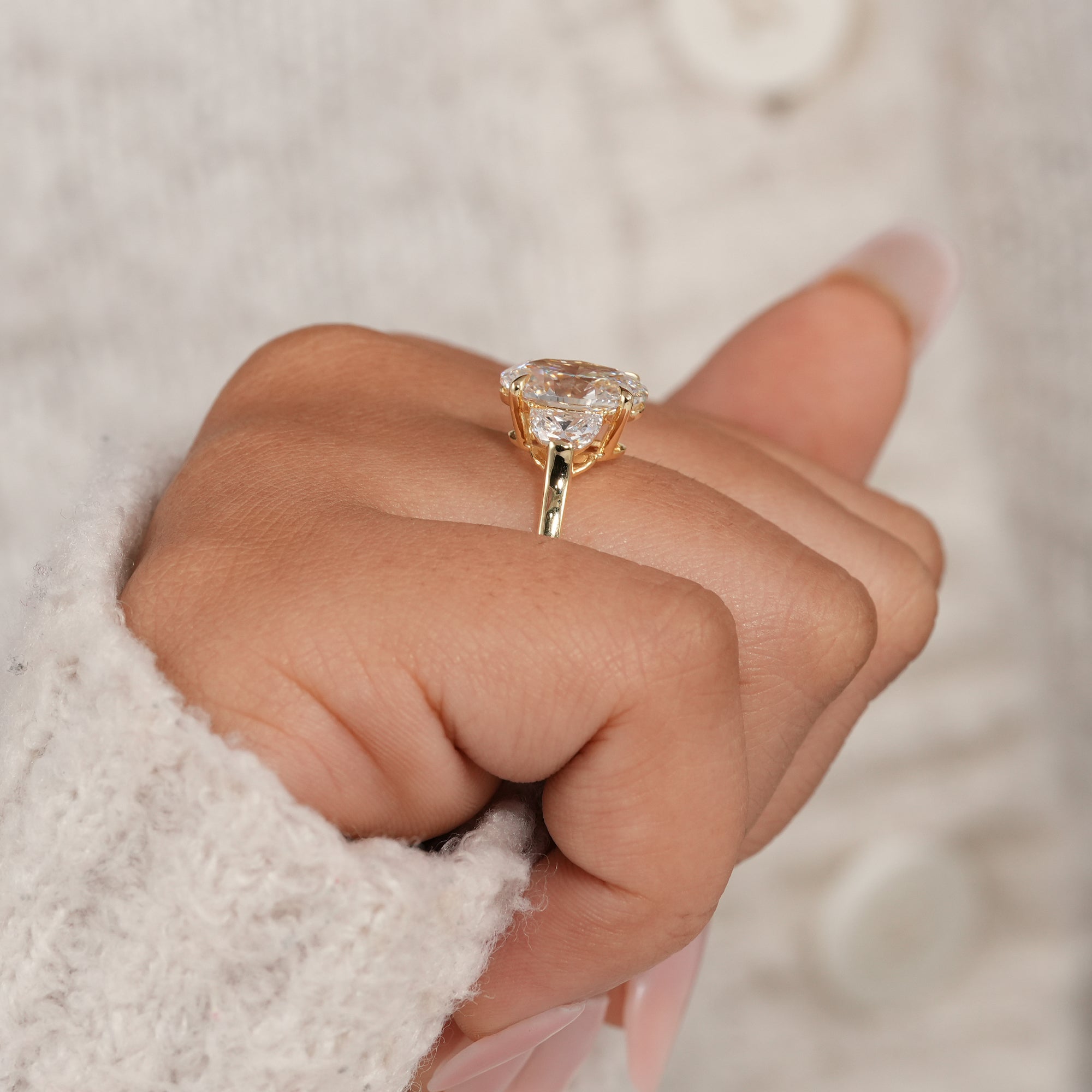 Women's oval engagement ring with IGI certified center lab grown diamond