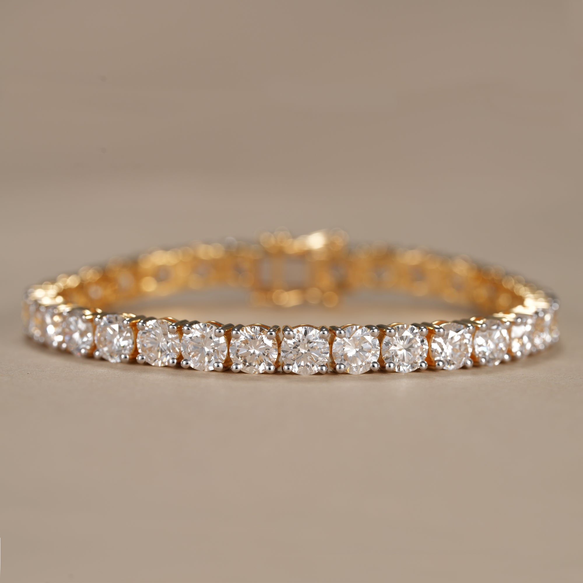 Round cut lab grown diamond tennis bracelet in 14K gold