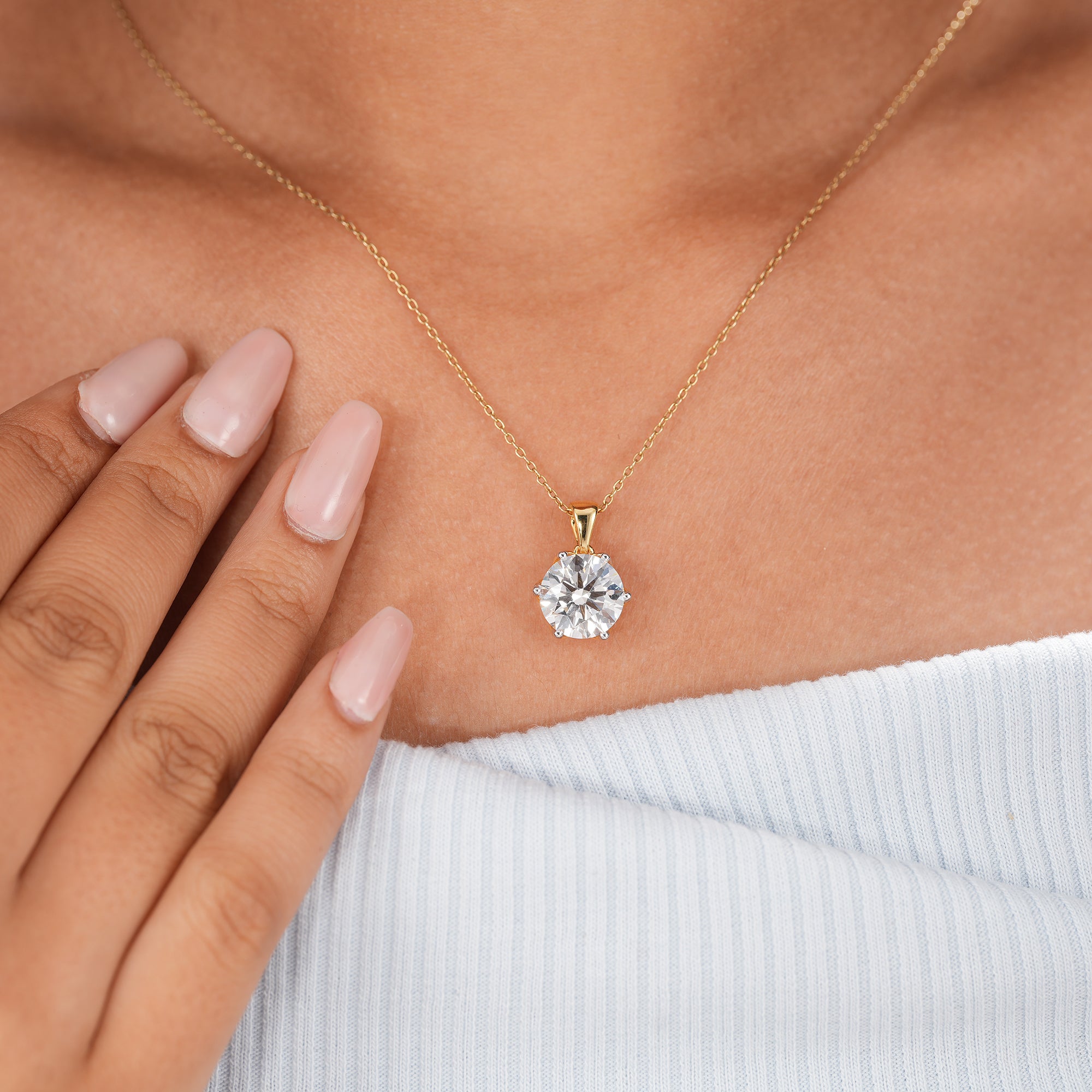 Elegant round diamond pendant for women featuring lab grown diamond