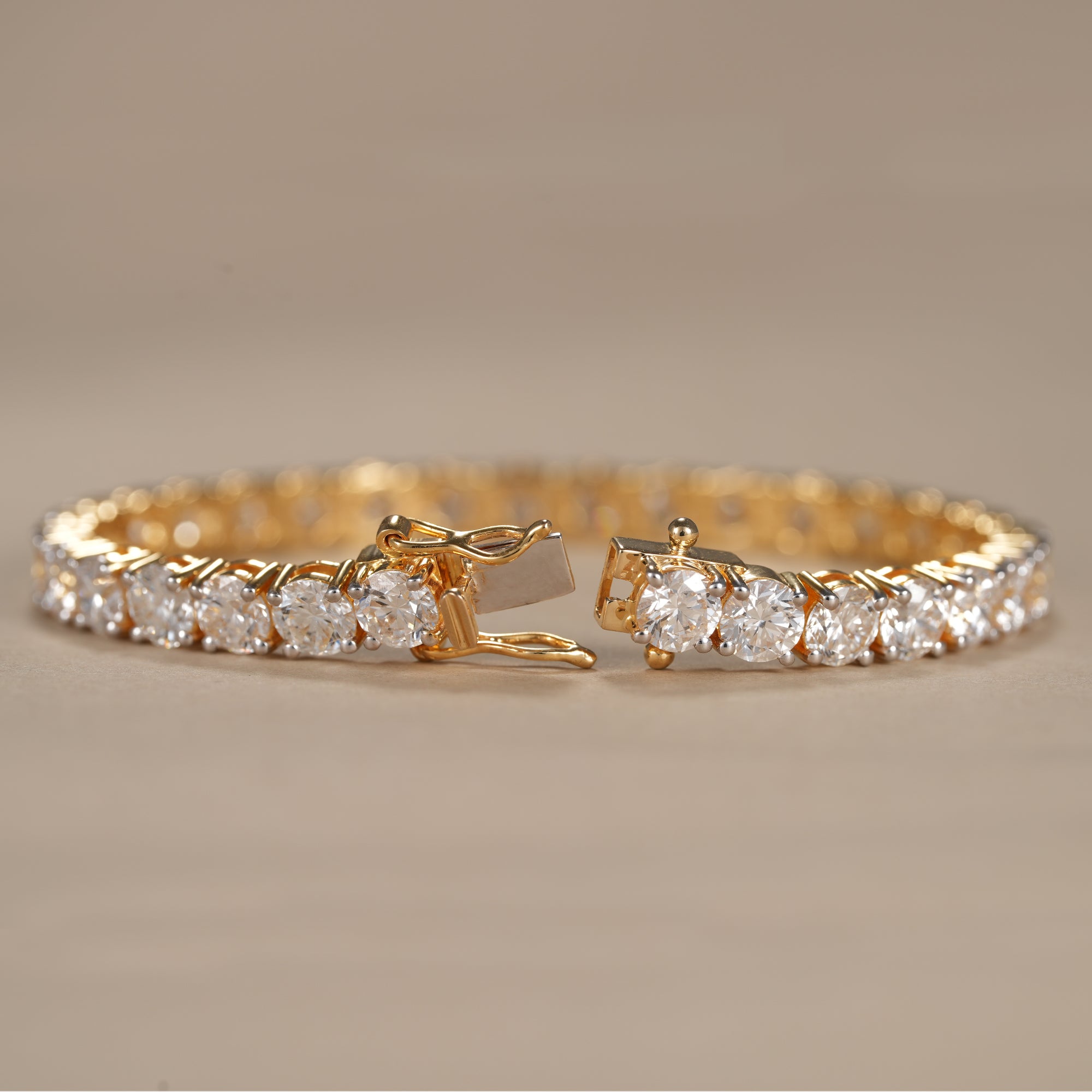 Fine jewelry bracelet with brilliant lab grown diamonds
