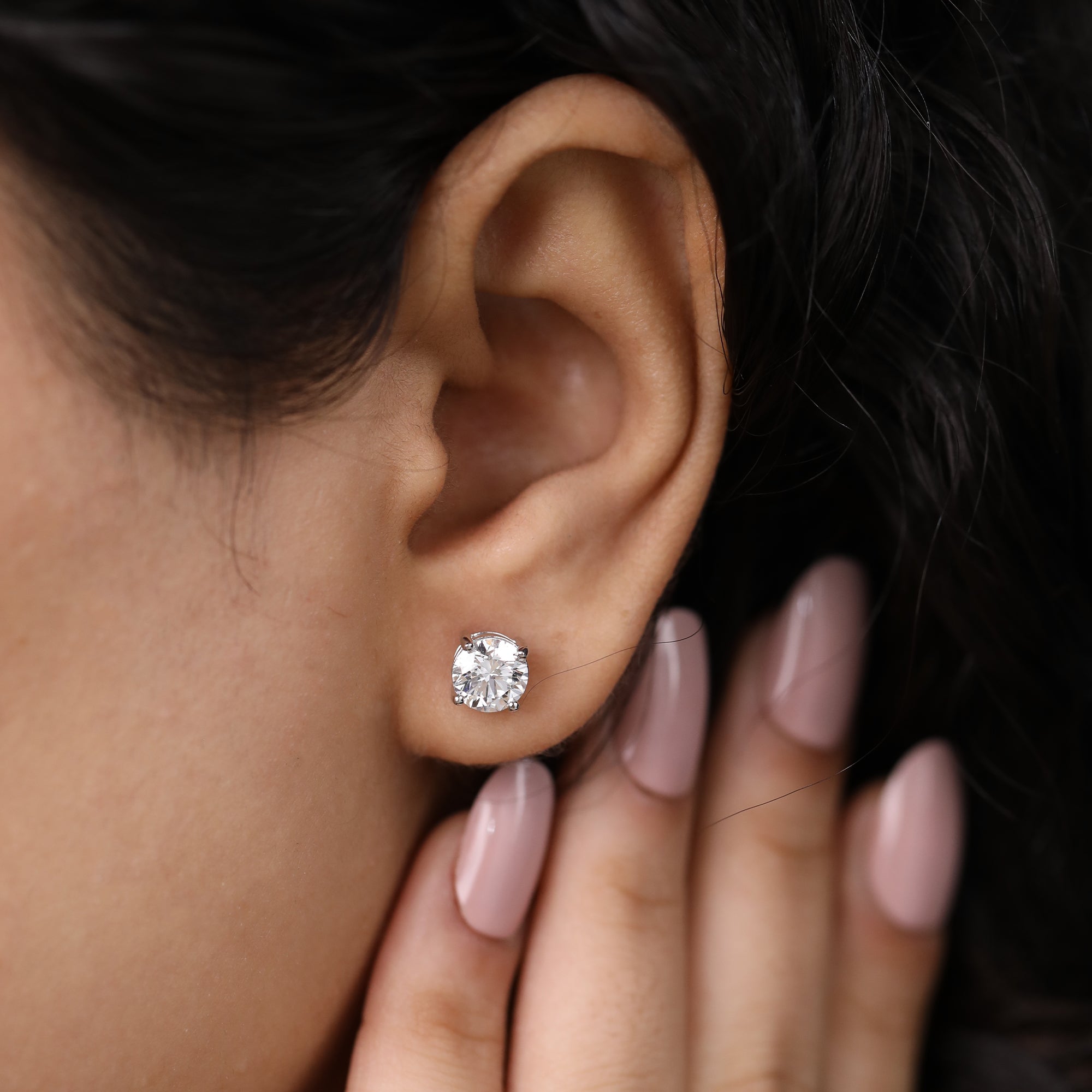 Everyday round diamond stud earrings suitable for gifting occasions