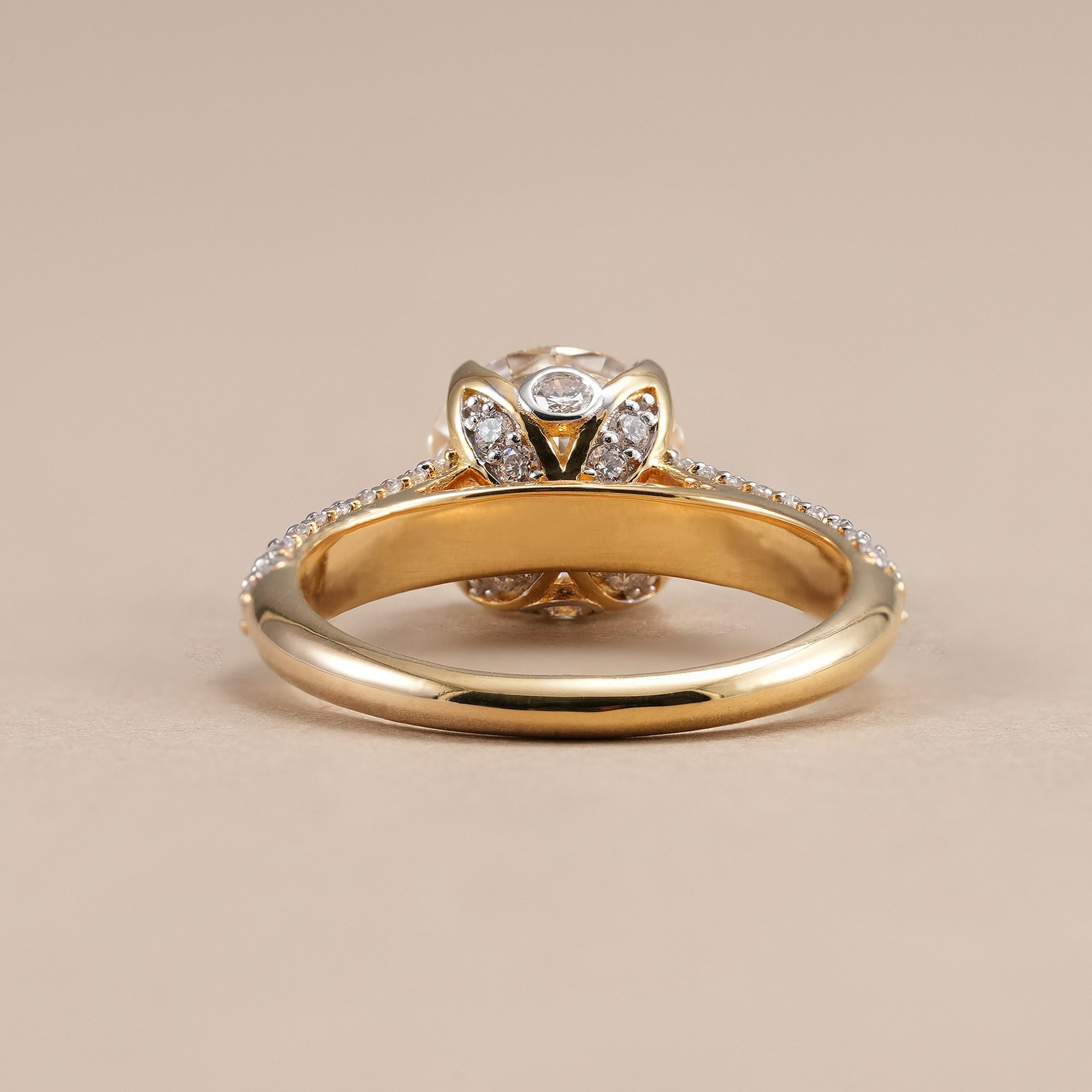 Classic round lab diamond wedding ring for women