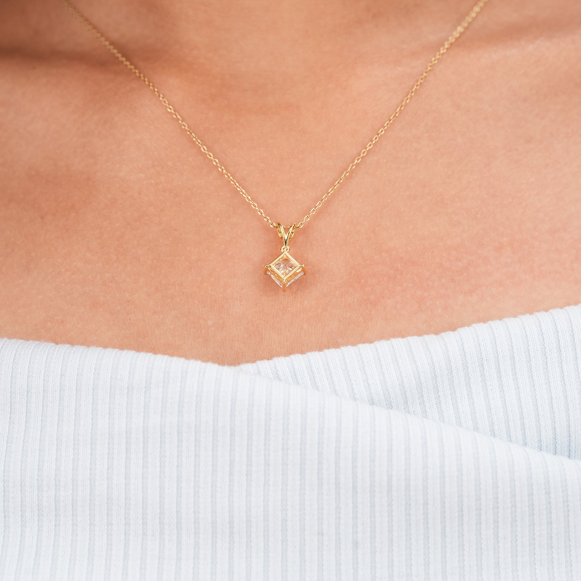 Fine jewelry princess diamond pendant with delicate chain