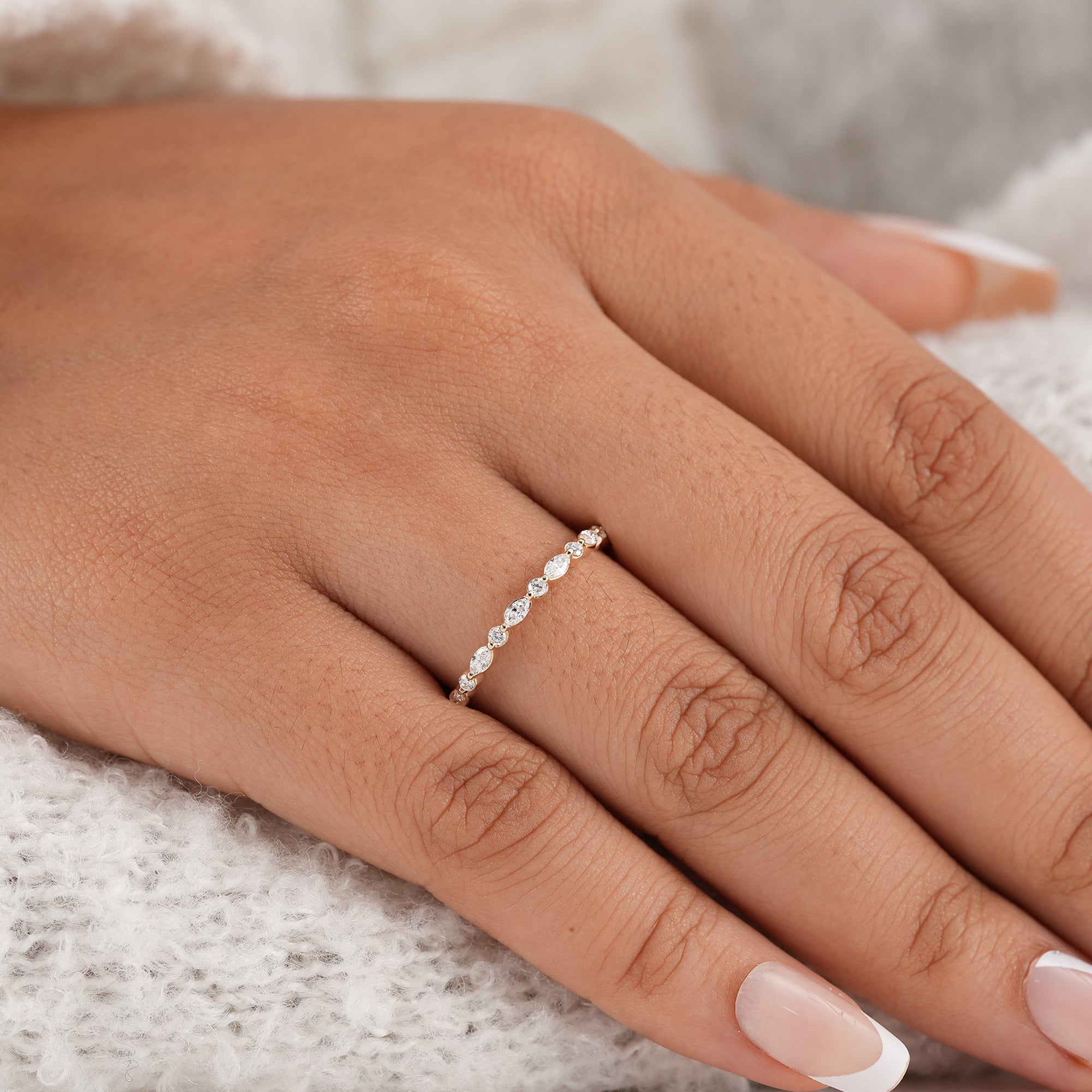 Alternating round and marquise diamond wedding band