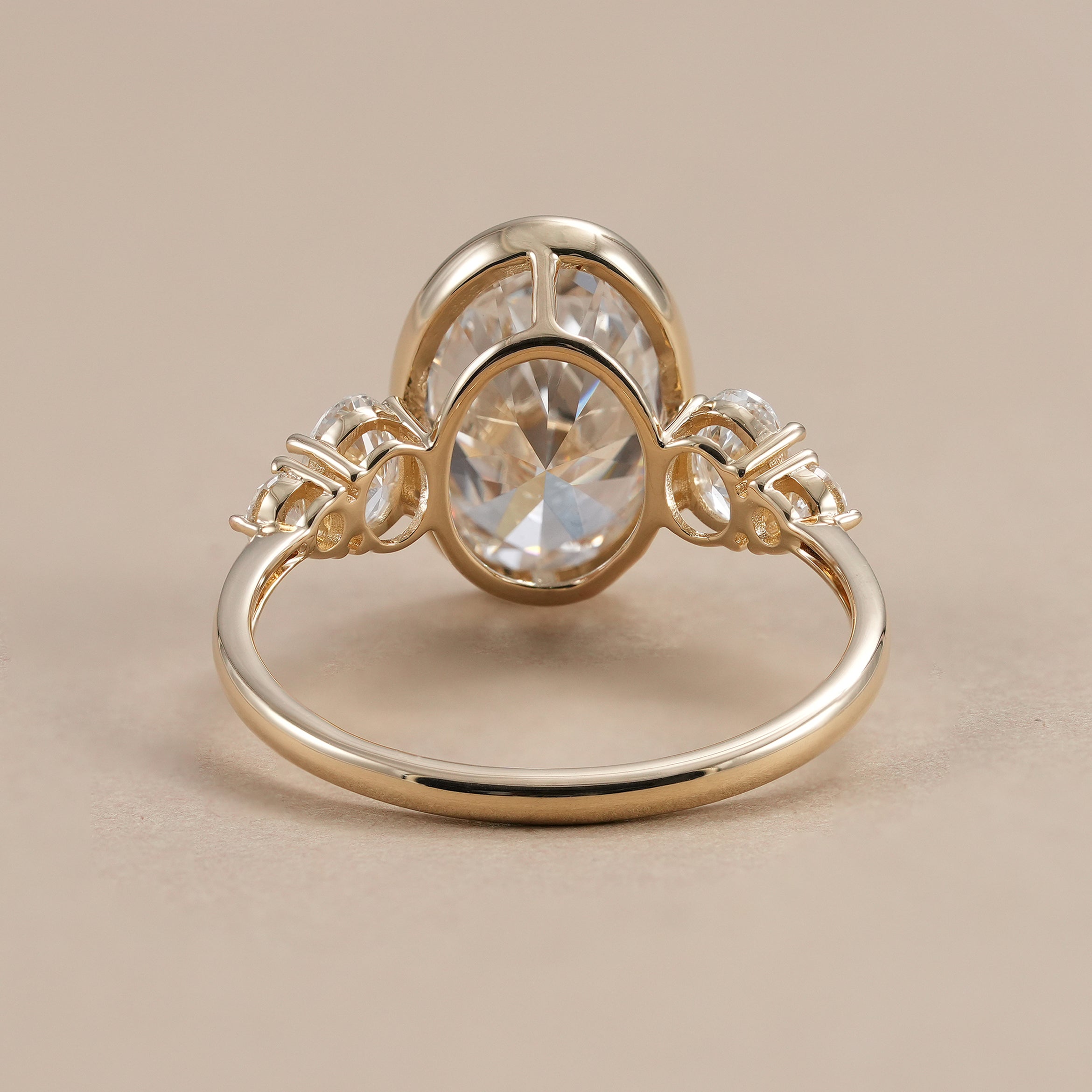 Fine jewelry oval diamond ring in polished gold band