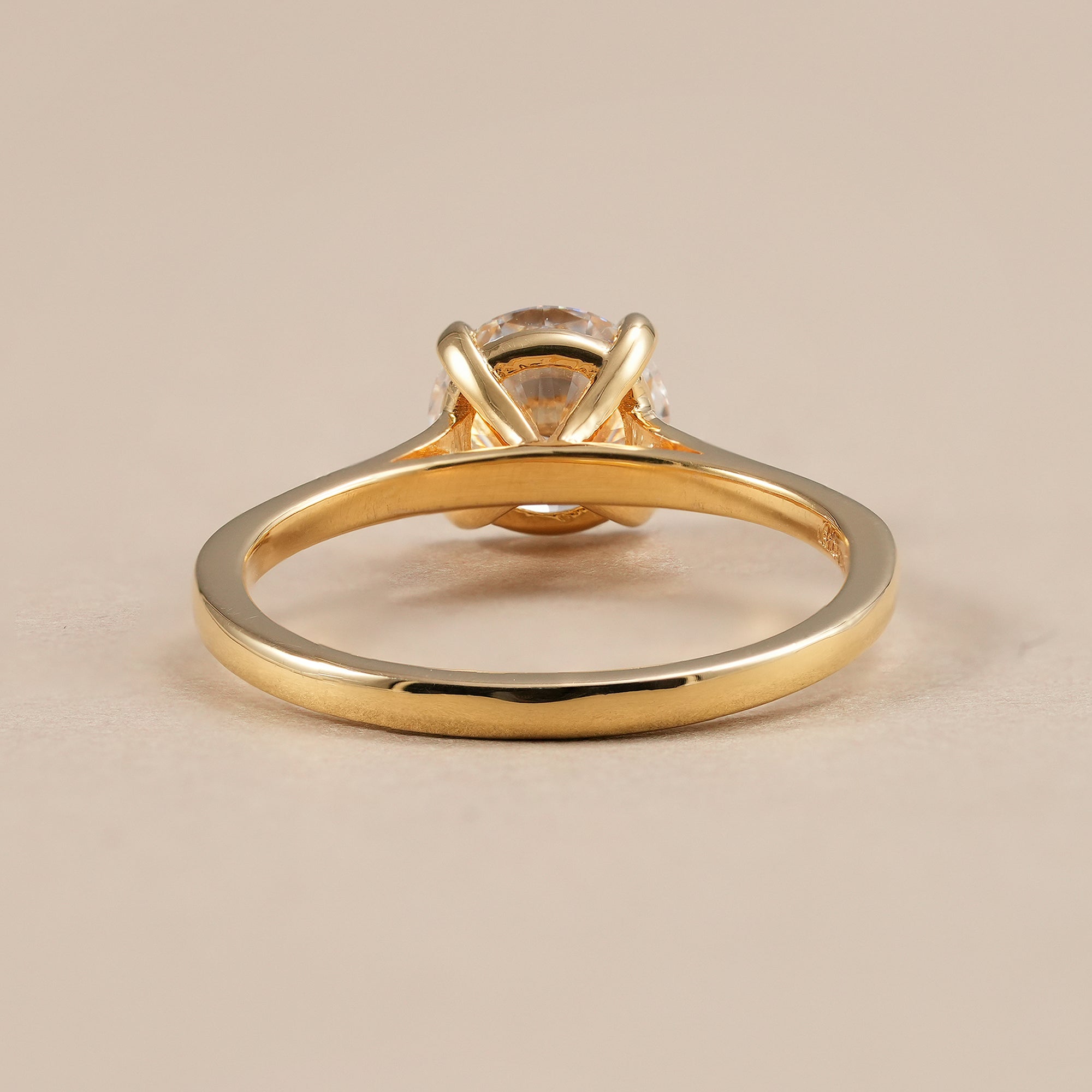 Round brilliant cut lab diamond engagement ring for women in solid gold