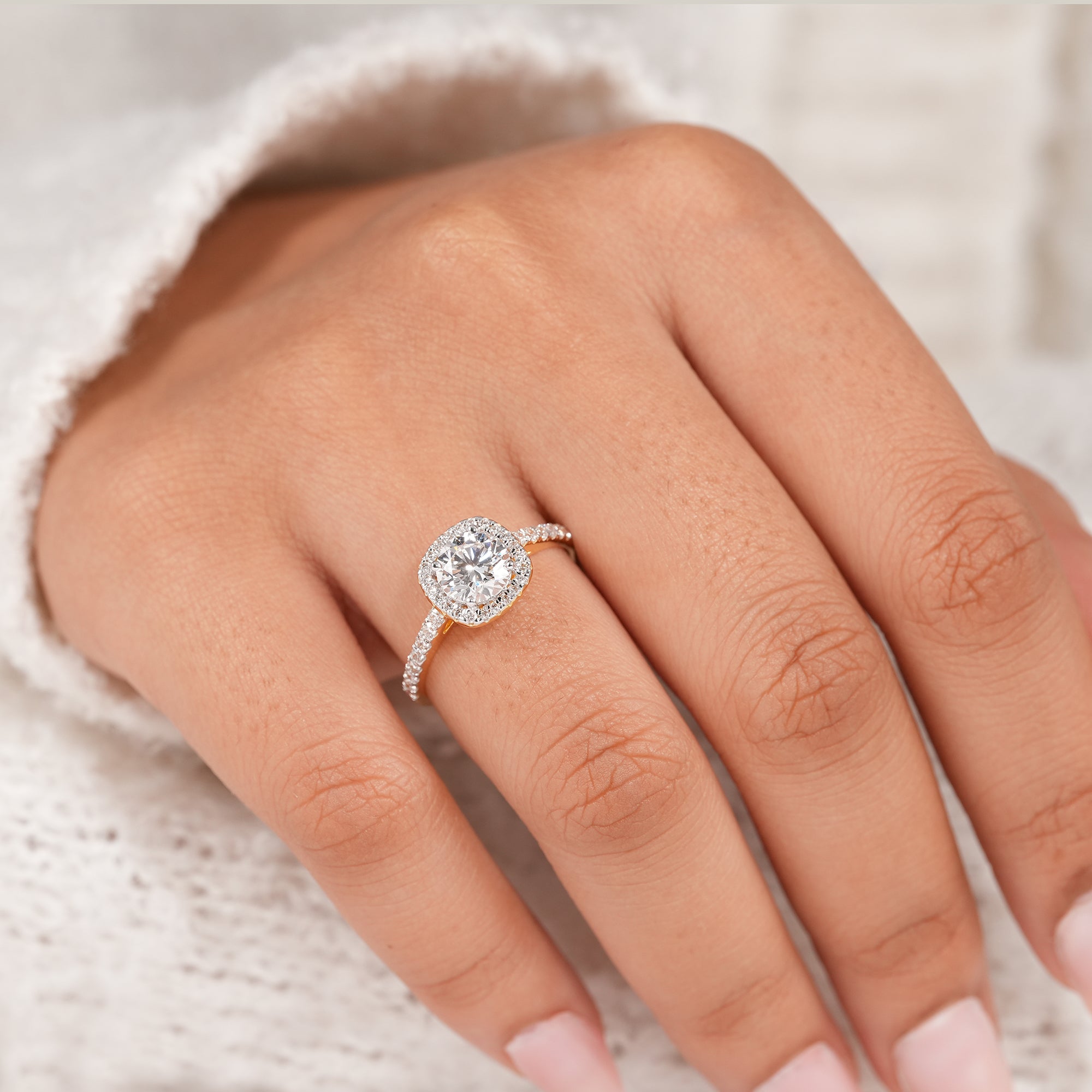 Luxury round halo bridal engagement ring for women
