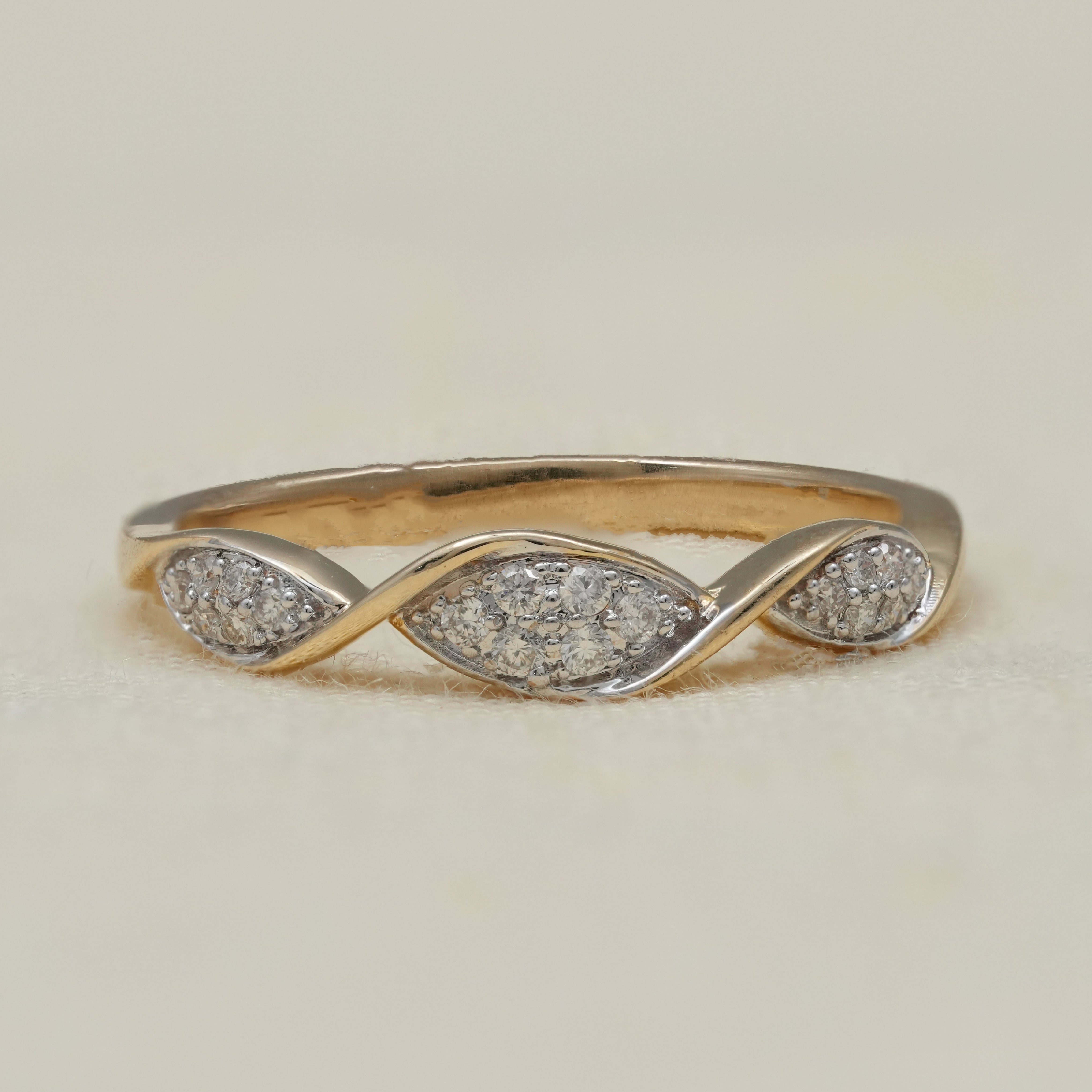 Round Lab Diamond Twisted Wedding Band