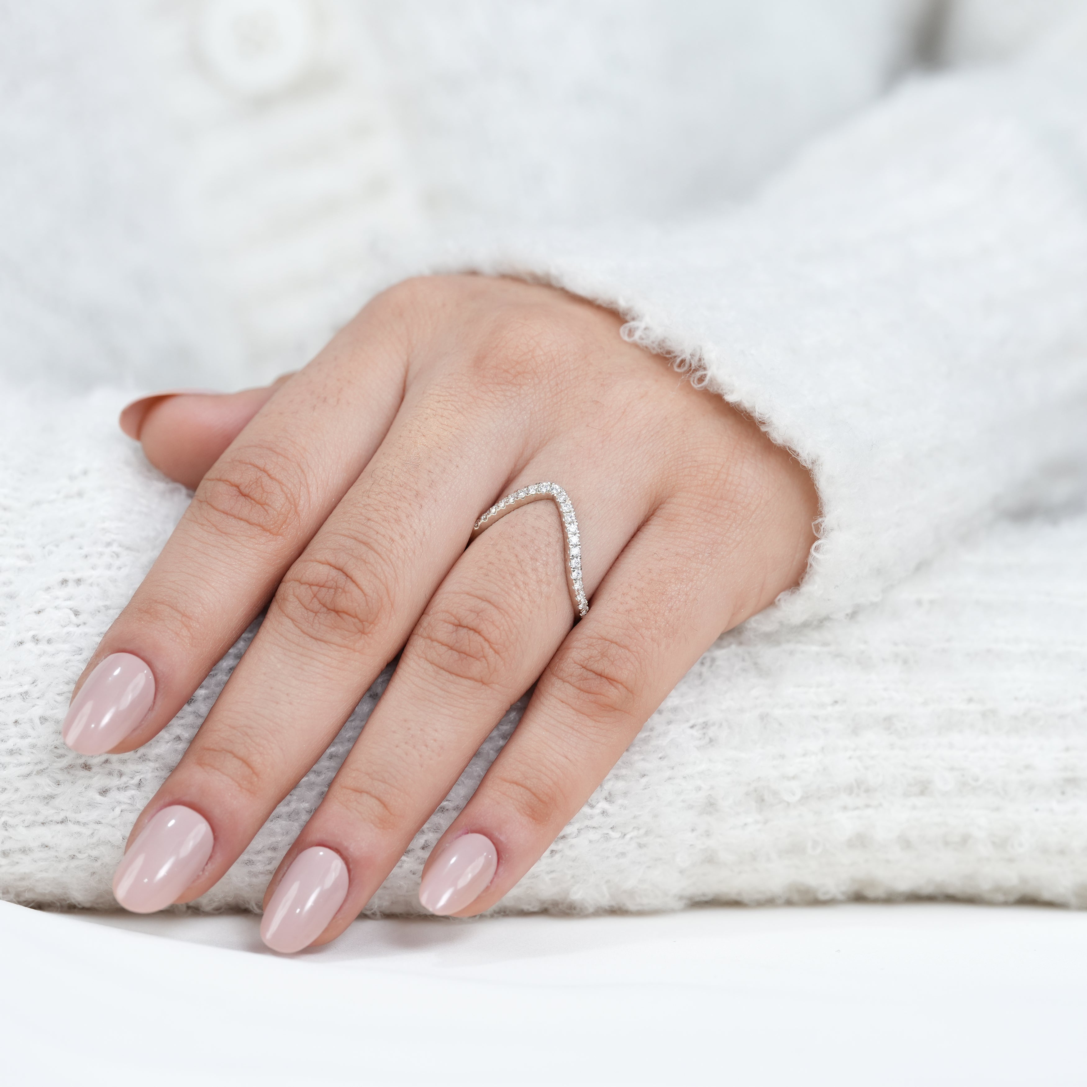Lab grown diamond contour band perfect for festival gifting