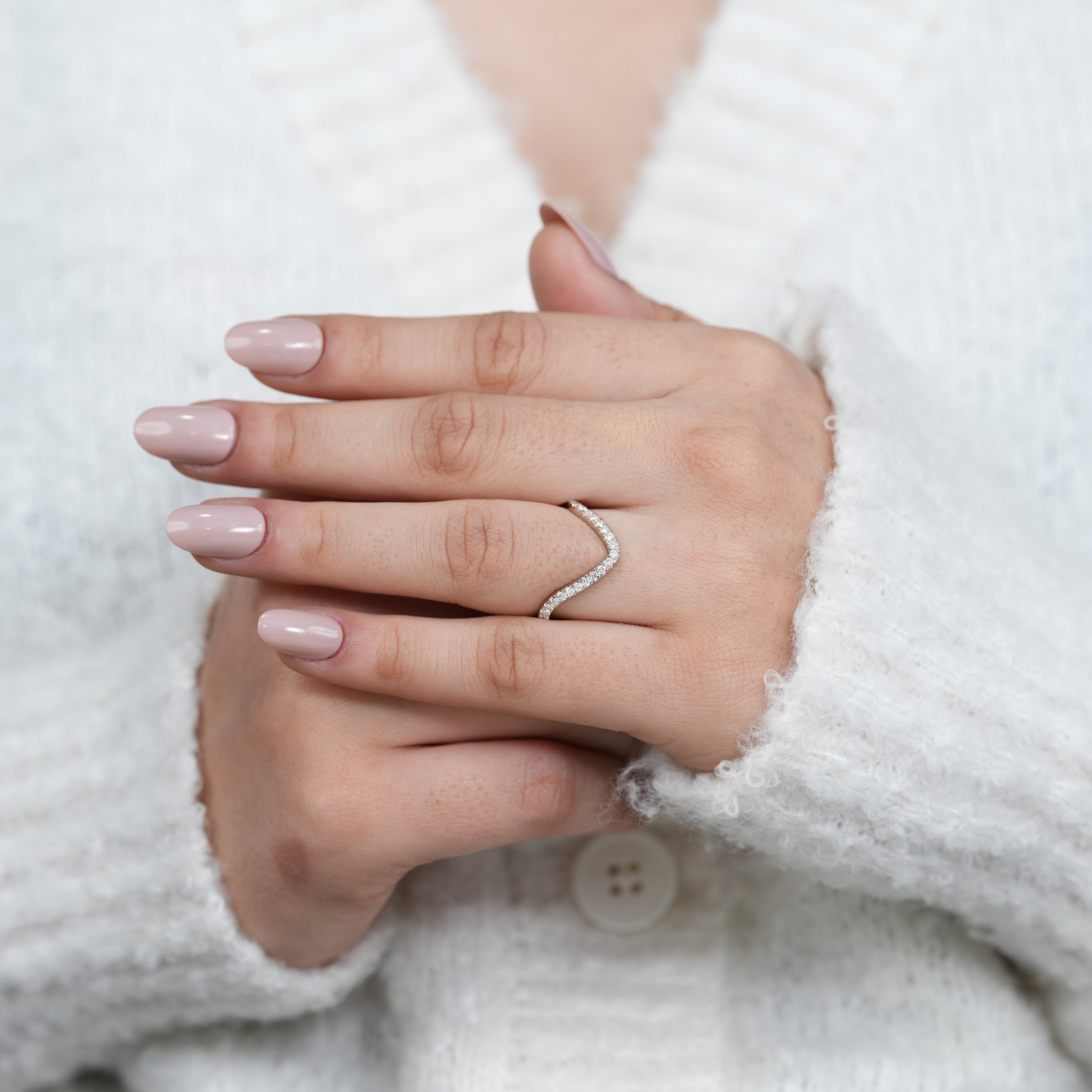 Curved lab grown diamond band meaningful gift for daughter