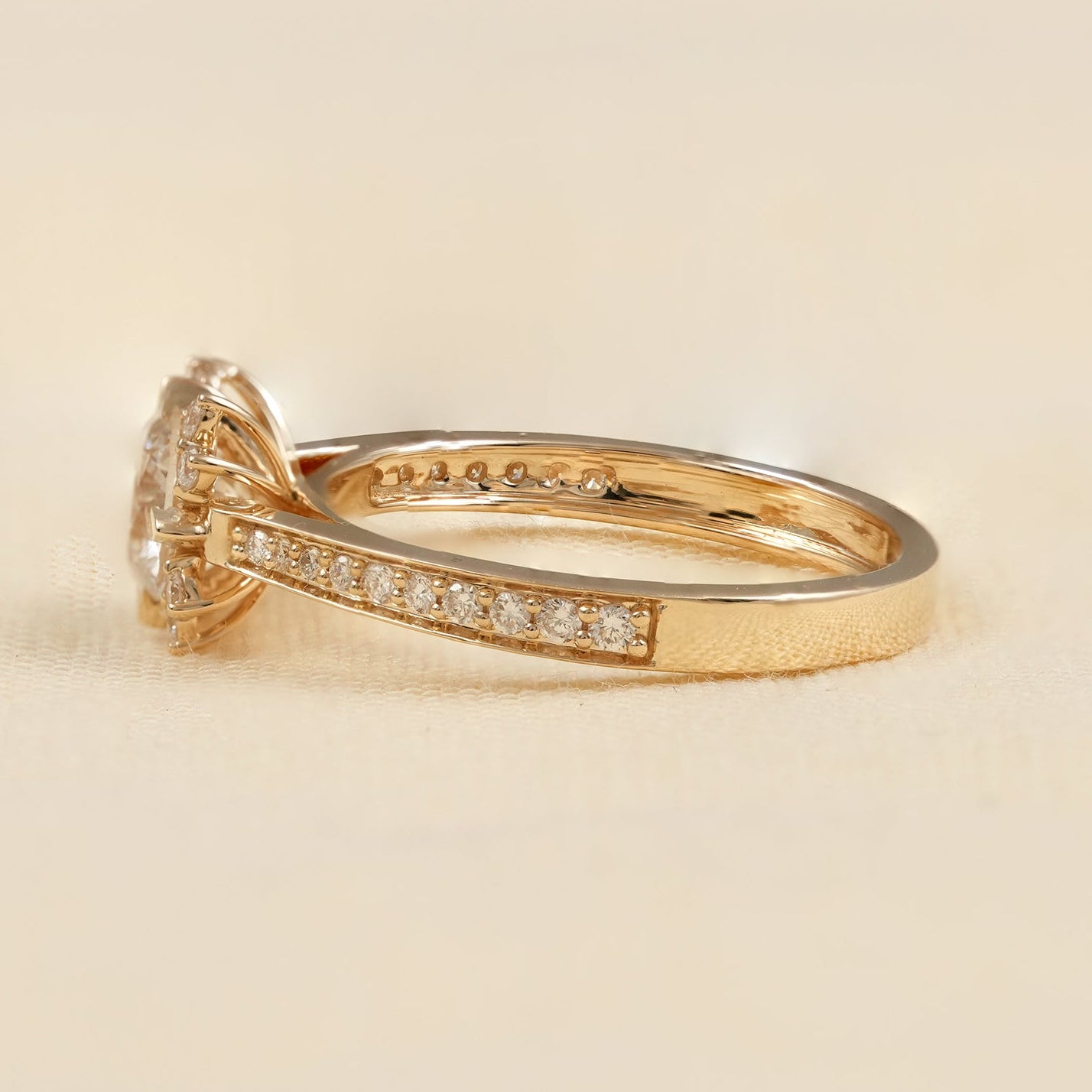 Elegant Round Diamond Halo Engagement Ring with Sparkling Pave Setting