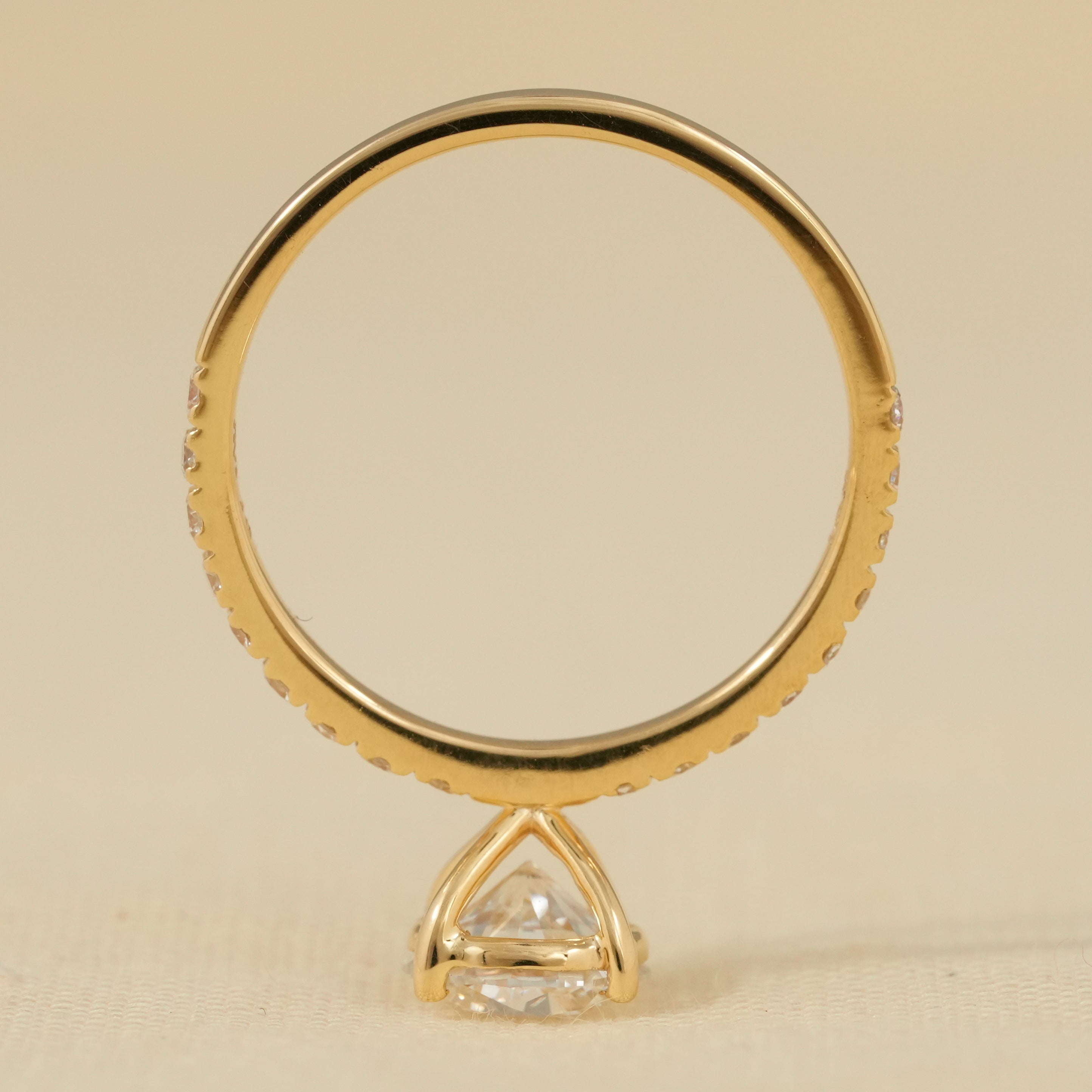 Lab grown diamond ring round cut ideal Valentine’s Day gift for partner