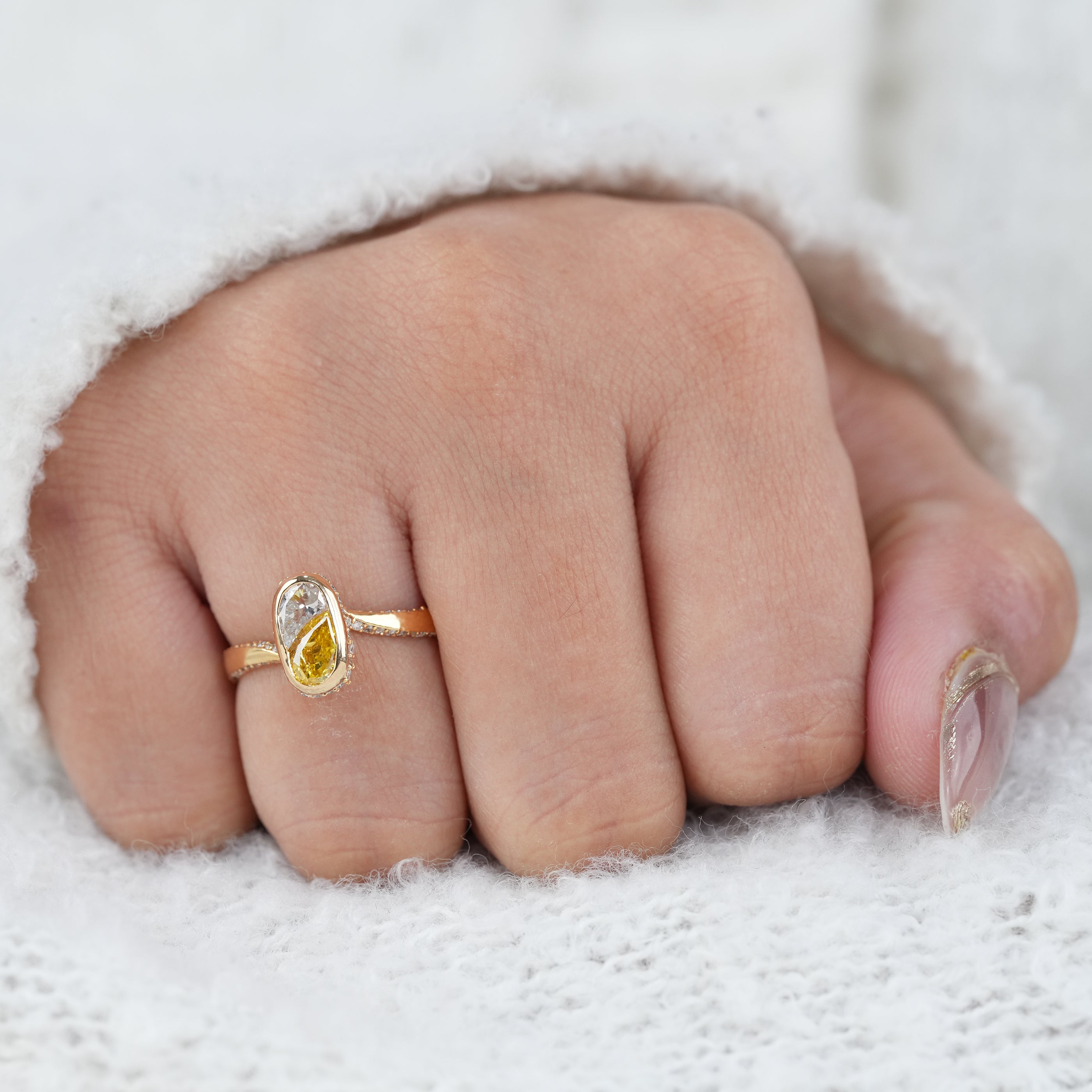 Bezel Set Dual Color Pear Lab Diamond Split Design Ring