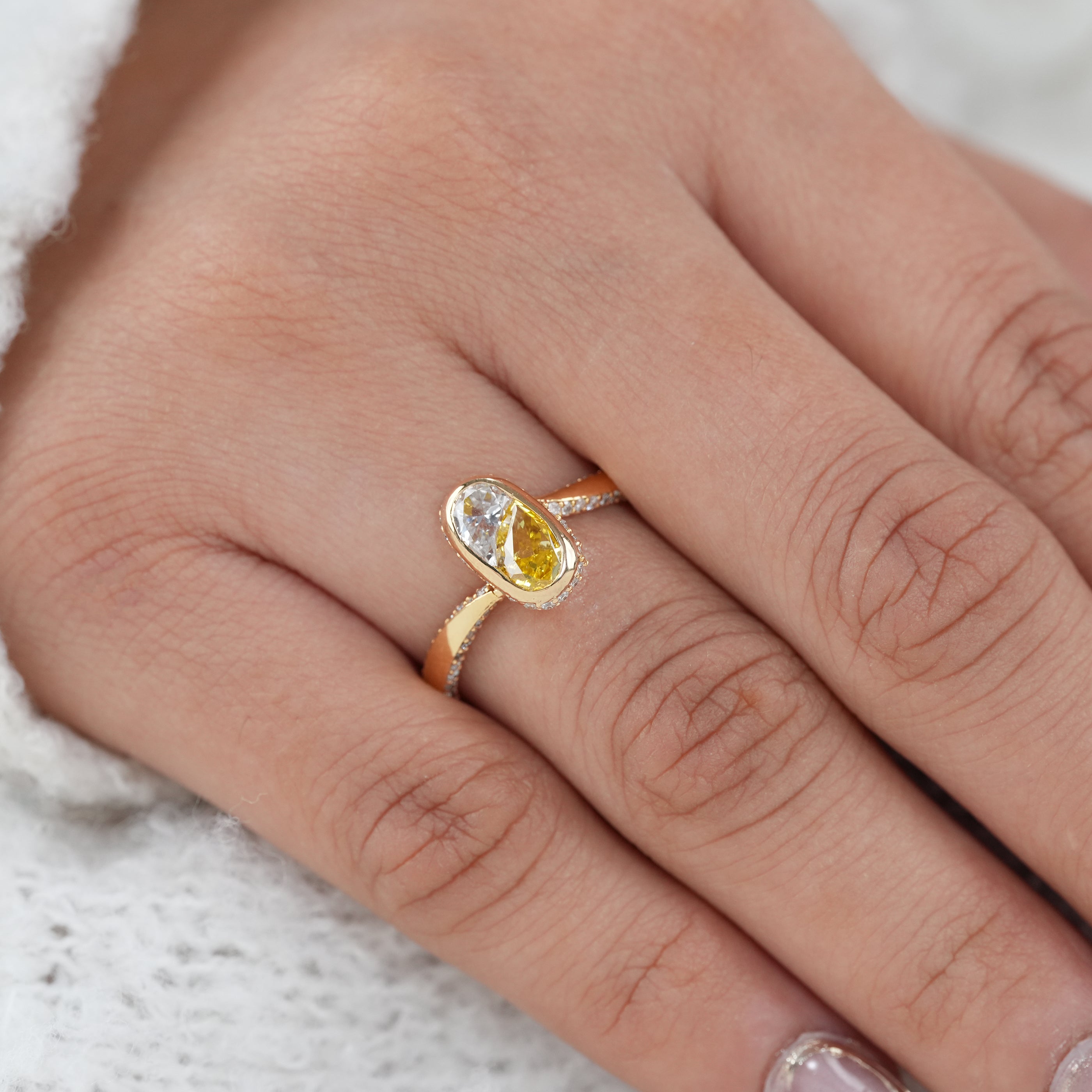 Bezel Set Dual Color Pear Lab Diamond Split Design Ring