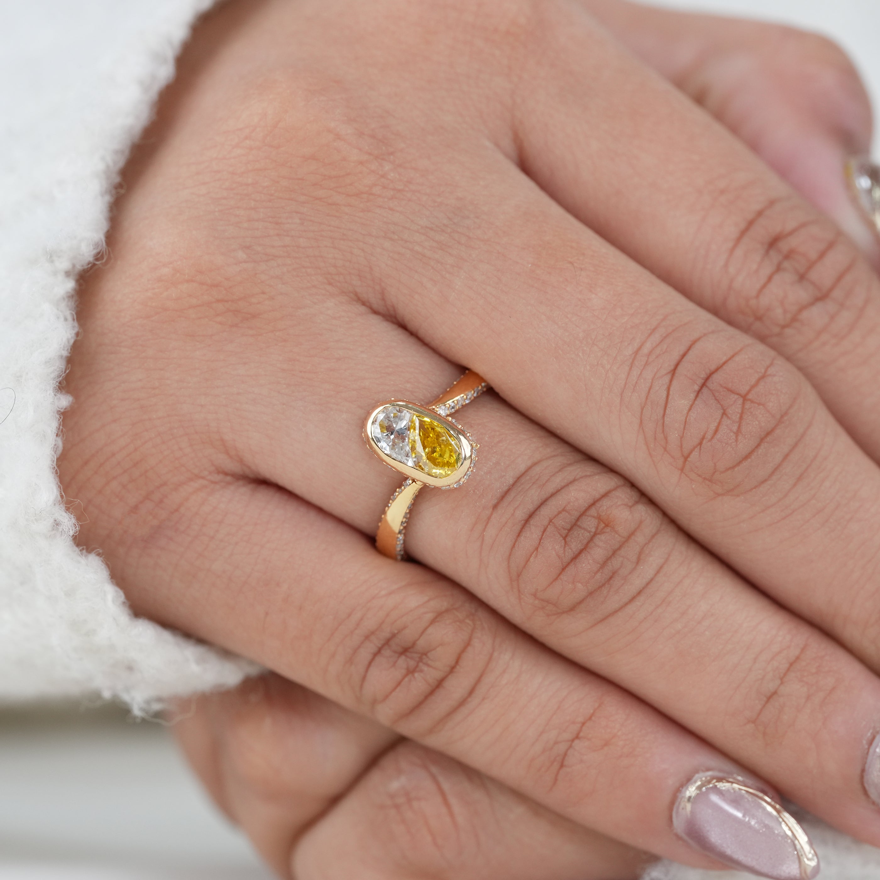 Bezel Set Dual Color Pear Lab Diamond Split Design Ring