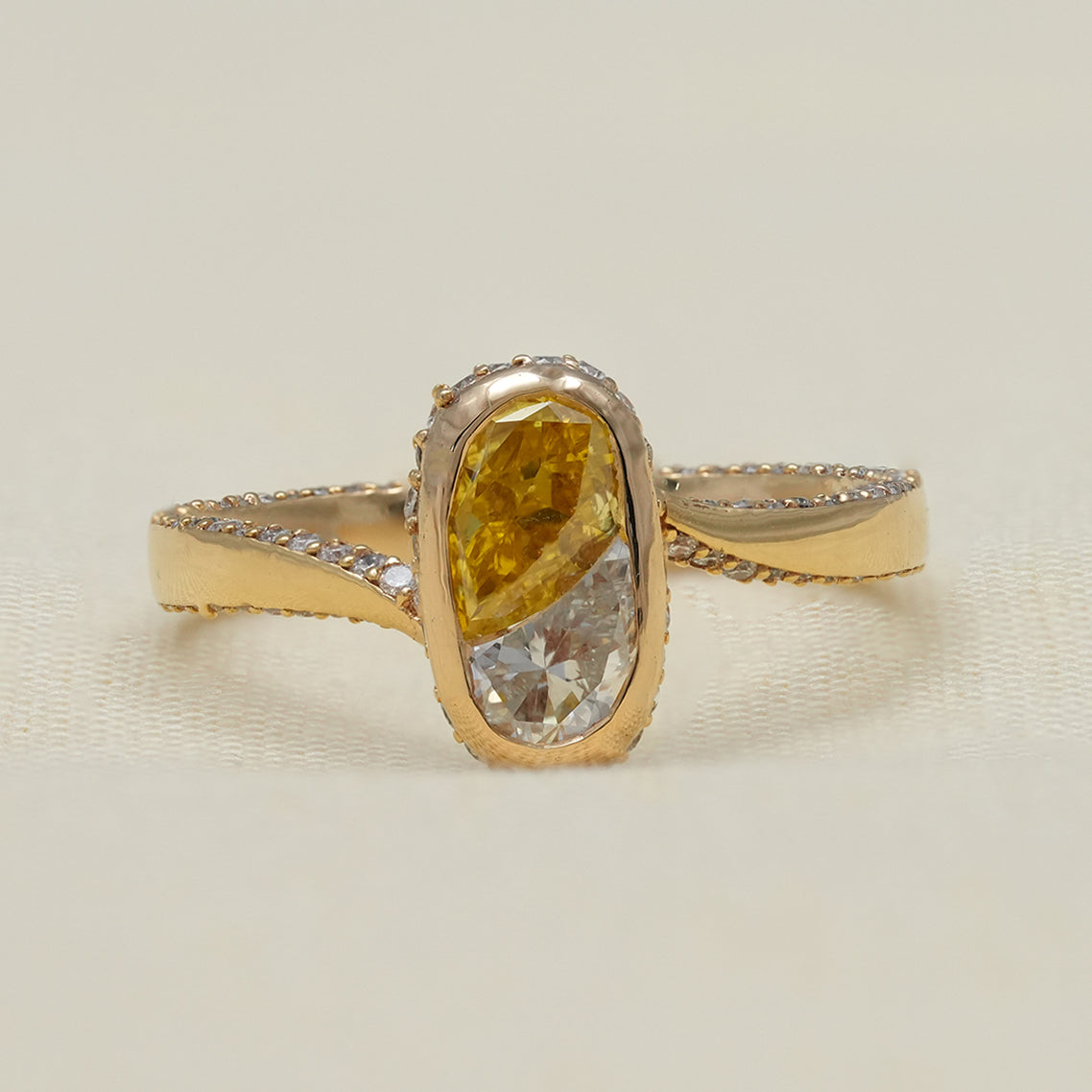 Bezel Set Dual Color Pear Lab Diamond Split Design Ring