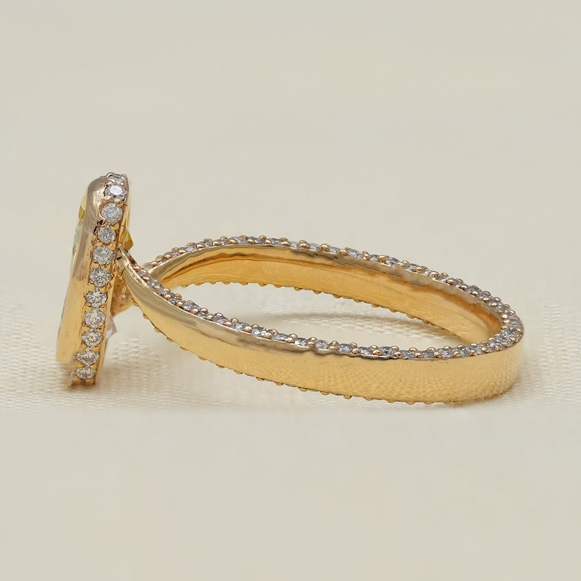 Bezel Set Dual Color Pear Lab Diamond Split Design Ring