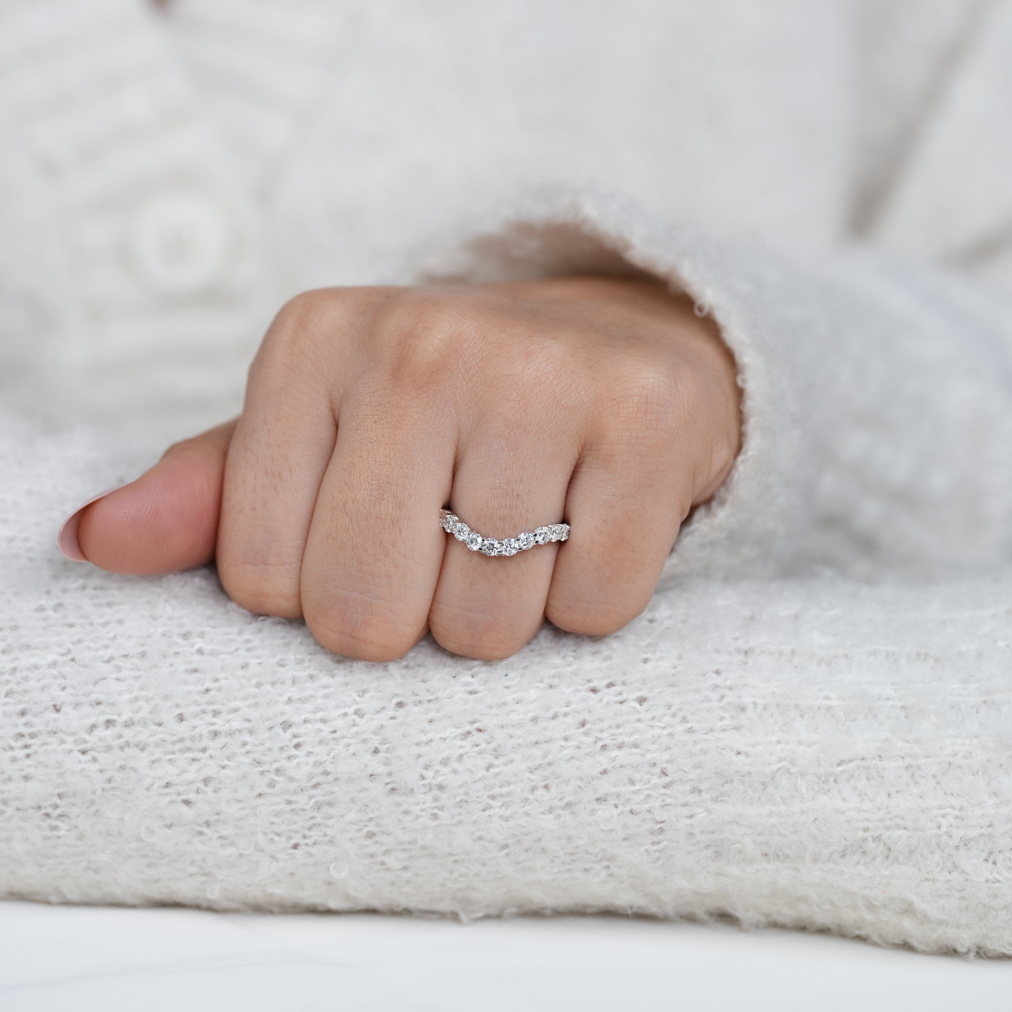 Lab grown diamond curved band meaningful birthday gift for daughter