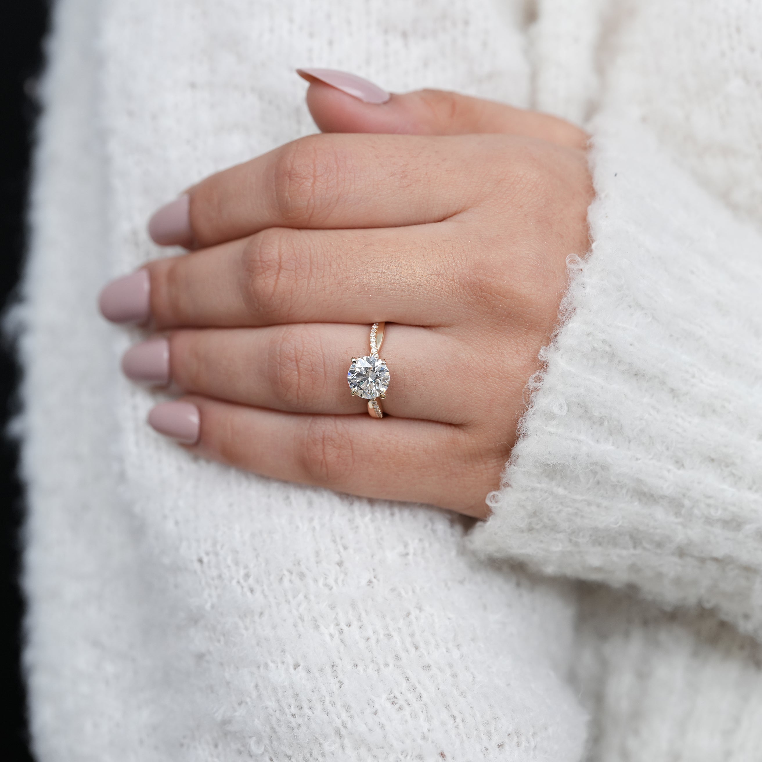 Luxury round lab grown diamond ring with flowing gold design