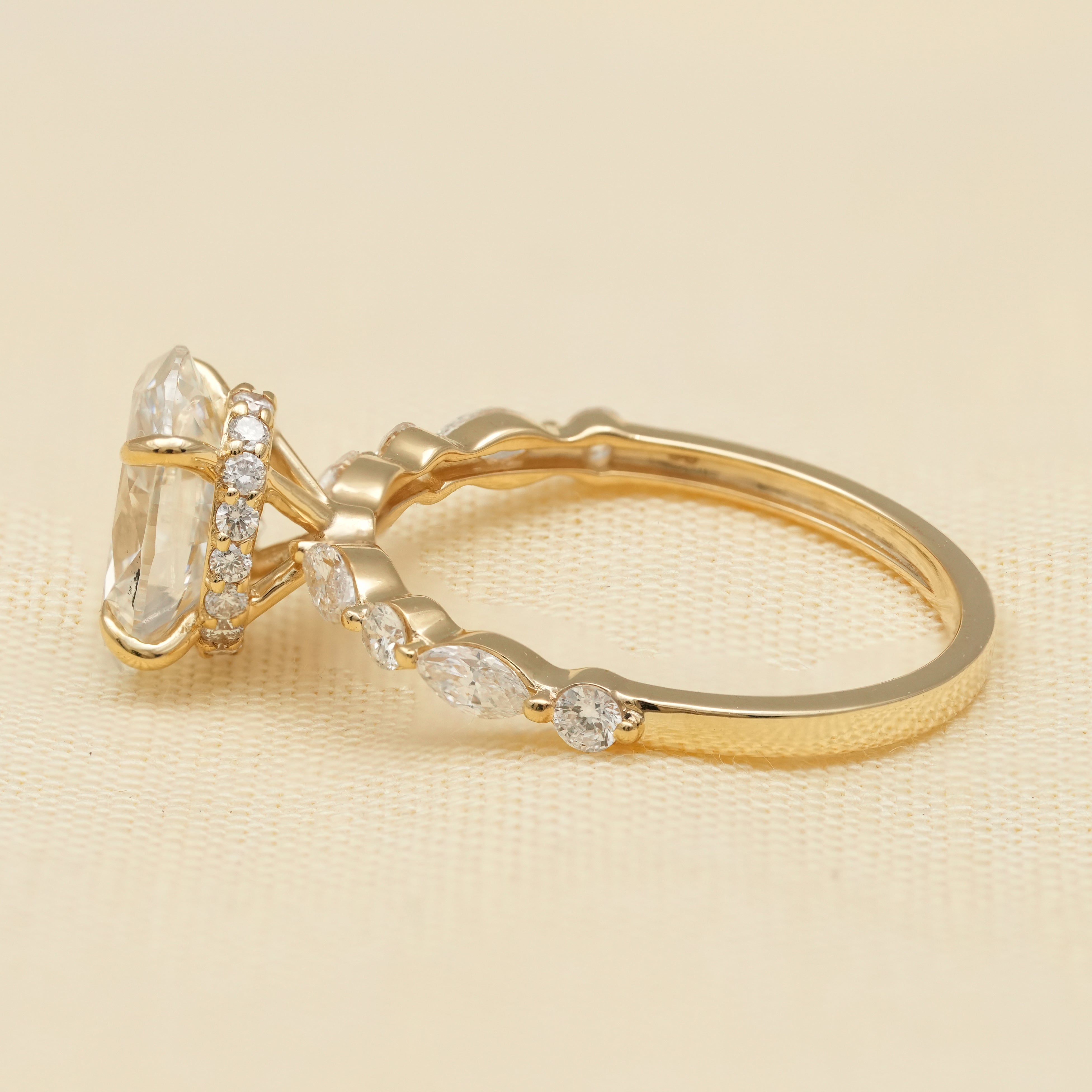 Oval Cut Lab Grown Diamond Bridal Ring Set