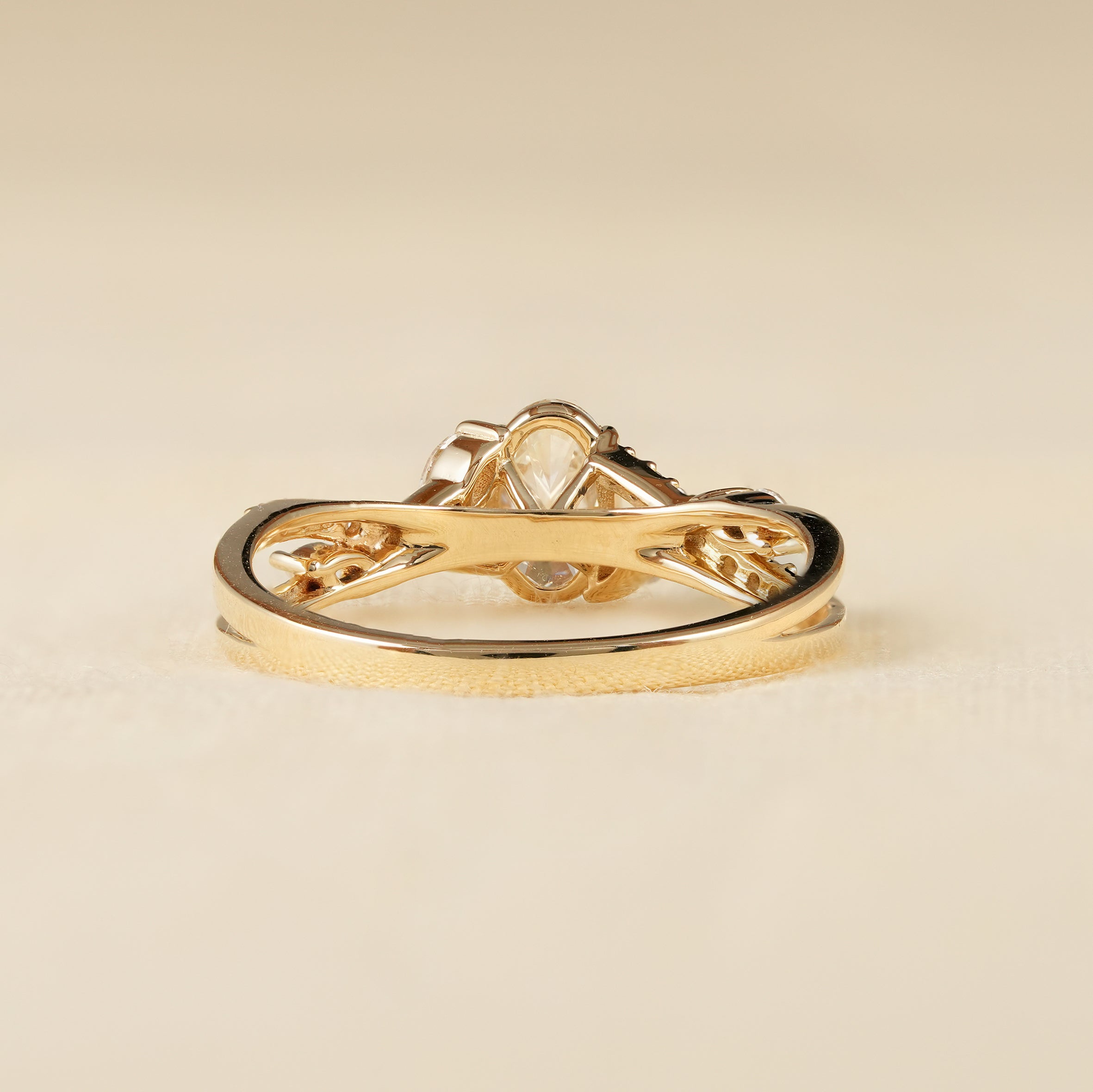 Elegant Oval Cut Diamond Ring with Twisted Gold Band