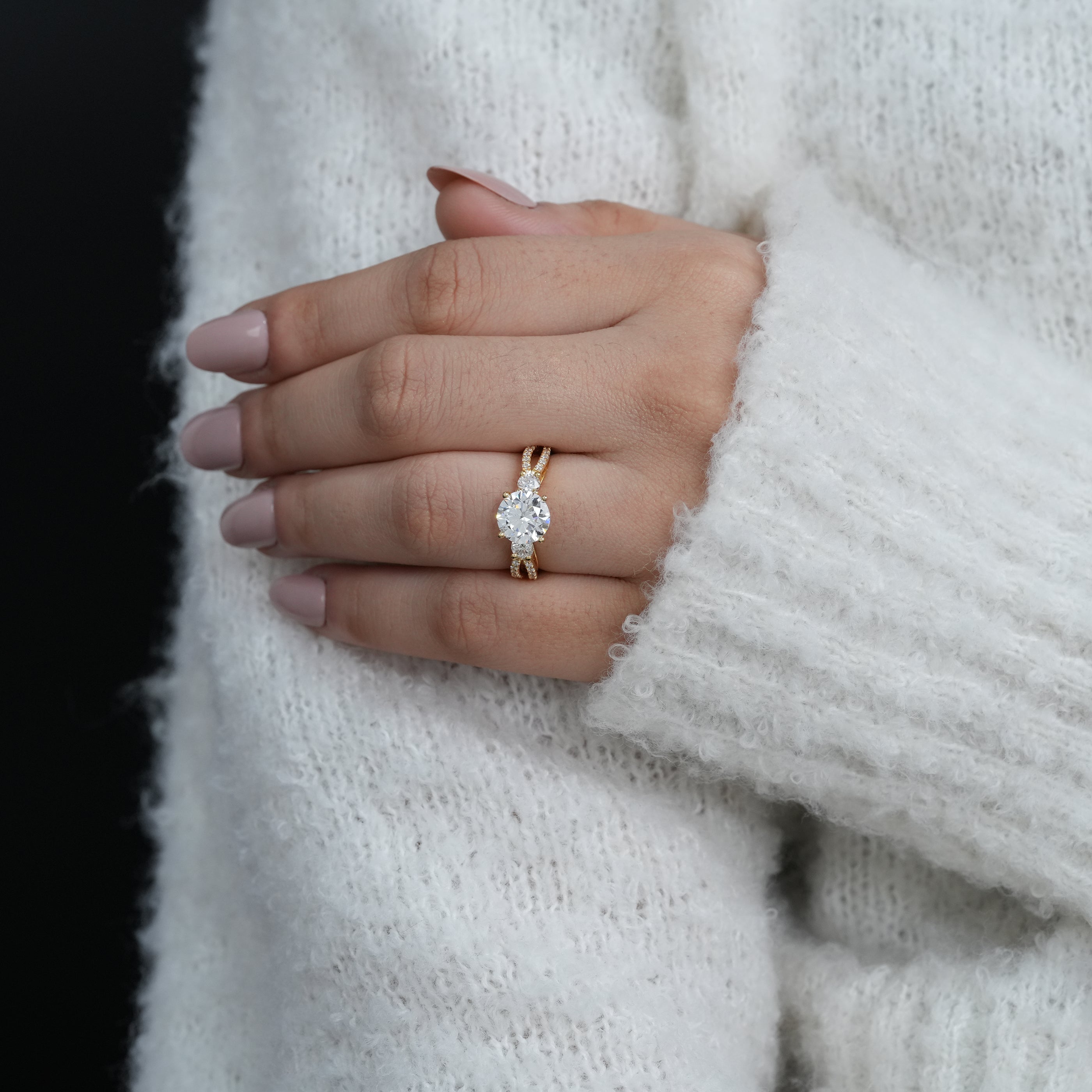 Round lab grown diamond ring with split band pavé detail