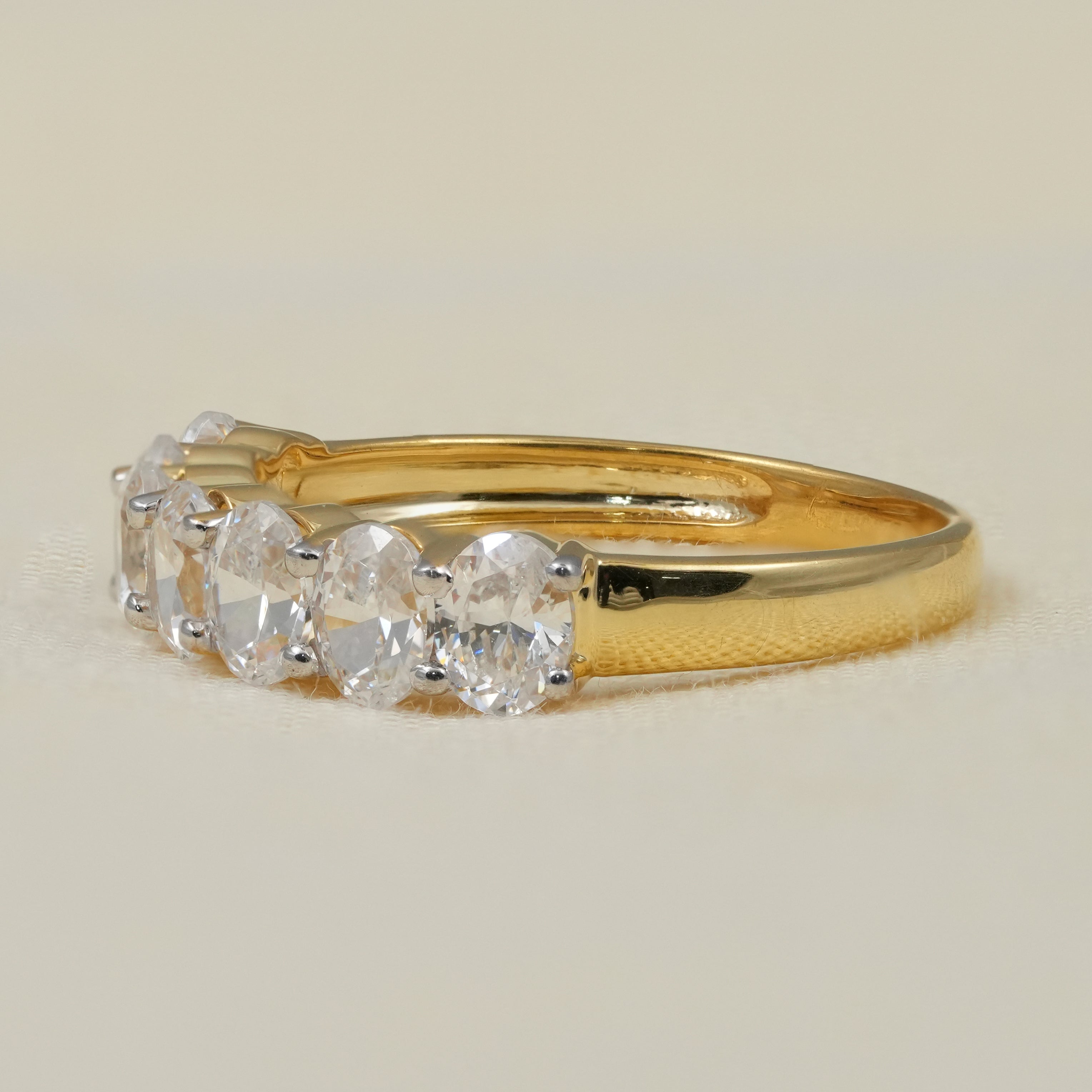 Elegant oval lab grown diamond wedding band classic prong set gold ring