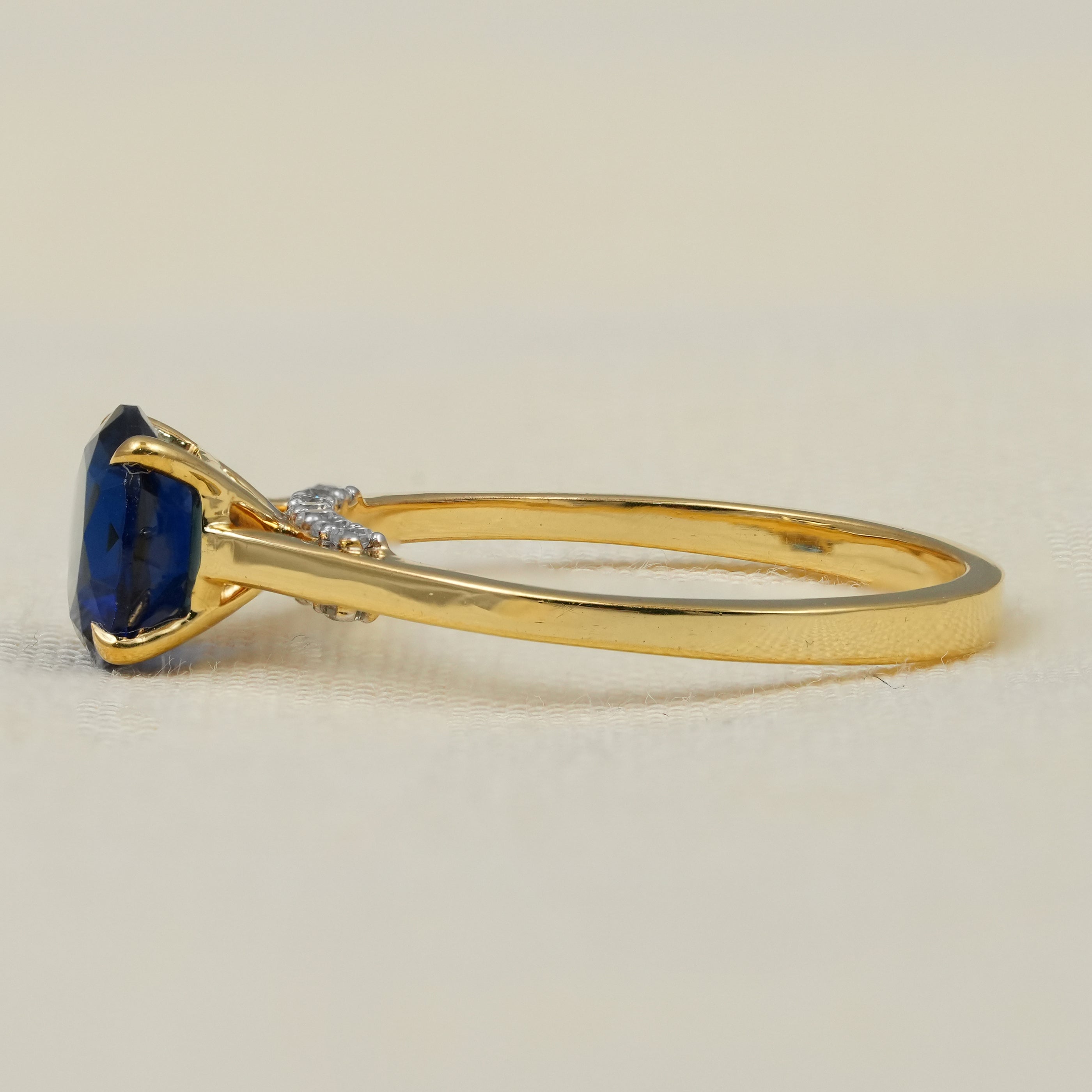 Luxury blue sapphire solitaire ring for proposal in gold