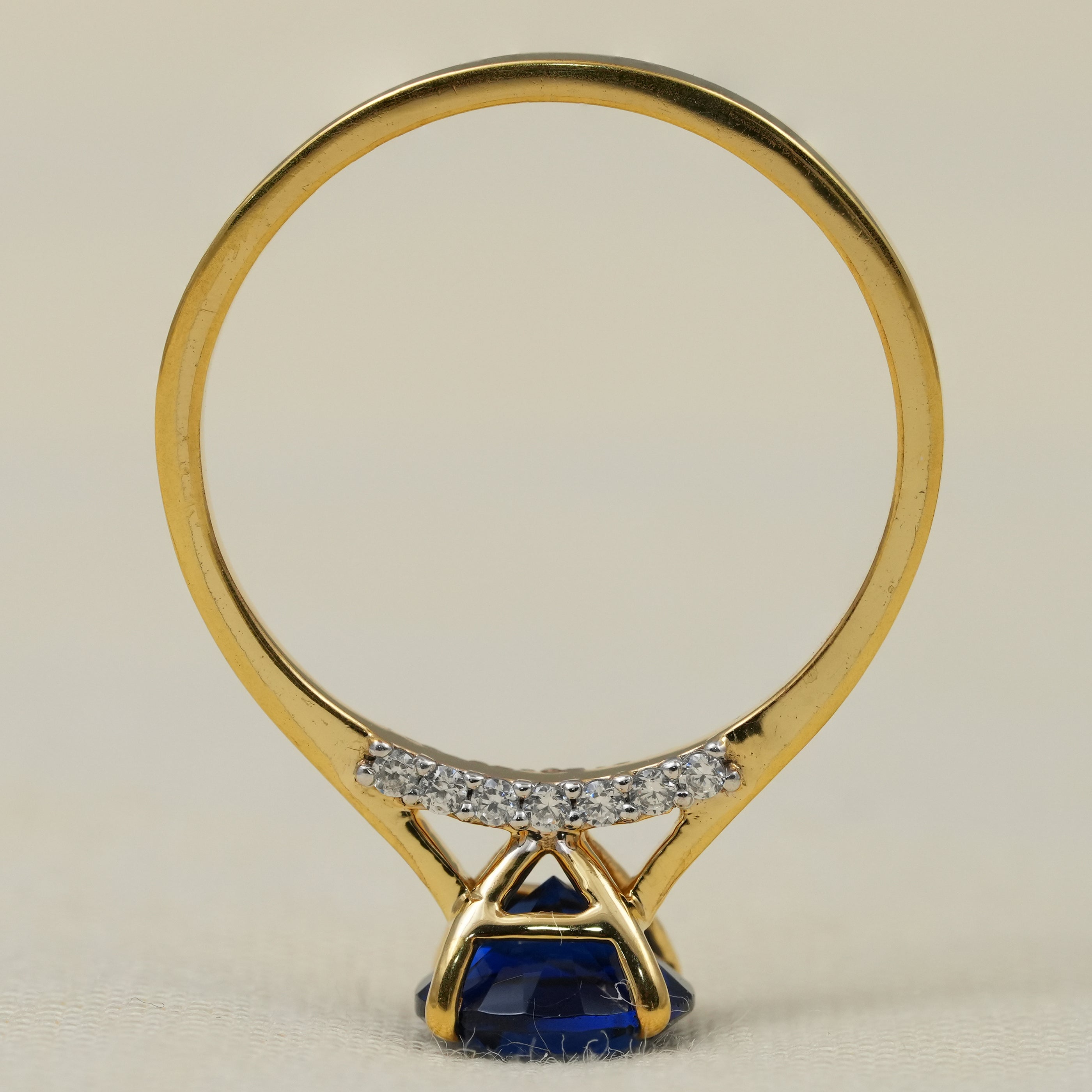 Timeless blue sapphire gemstone ring with sleek gold shank