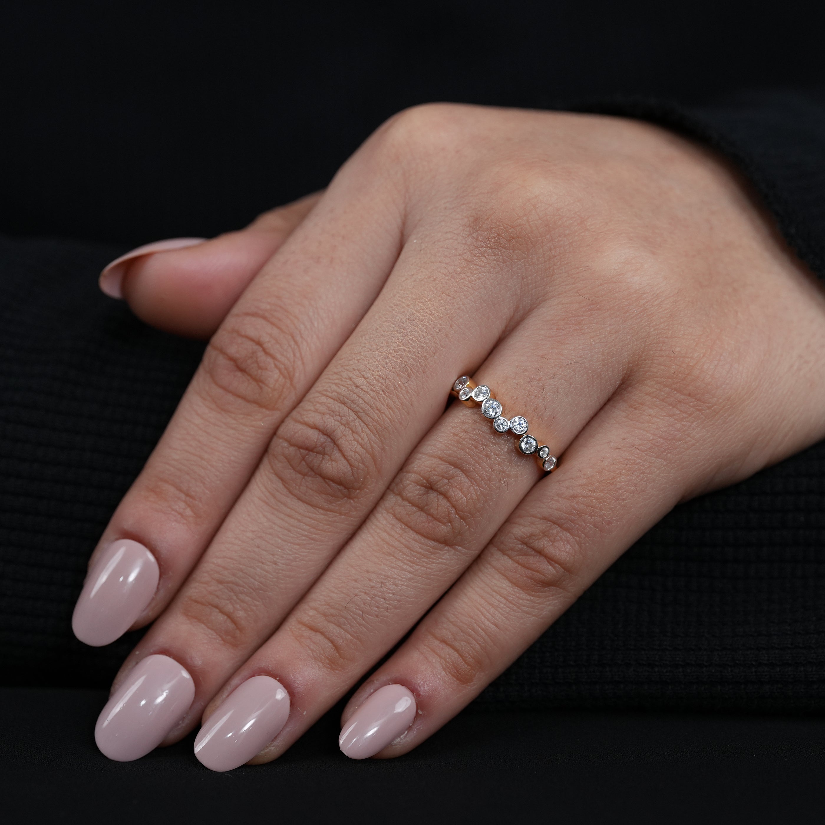 Luxury curved lab grown diamond wedding band smooth yellow gold