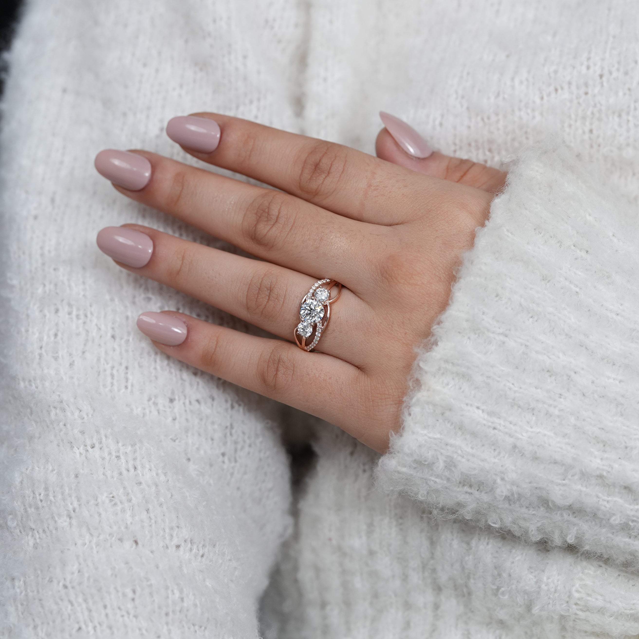 Twisted rose gold ring with round lab grown diamonds and pavé band