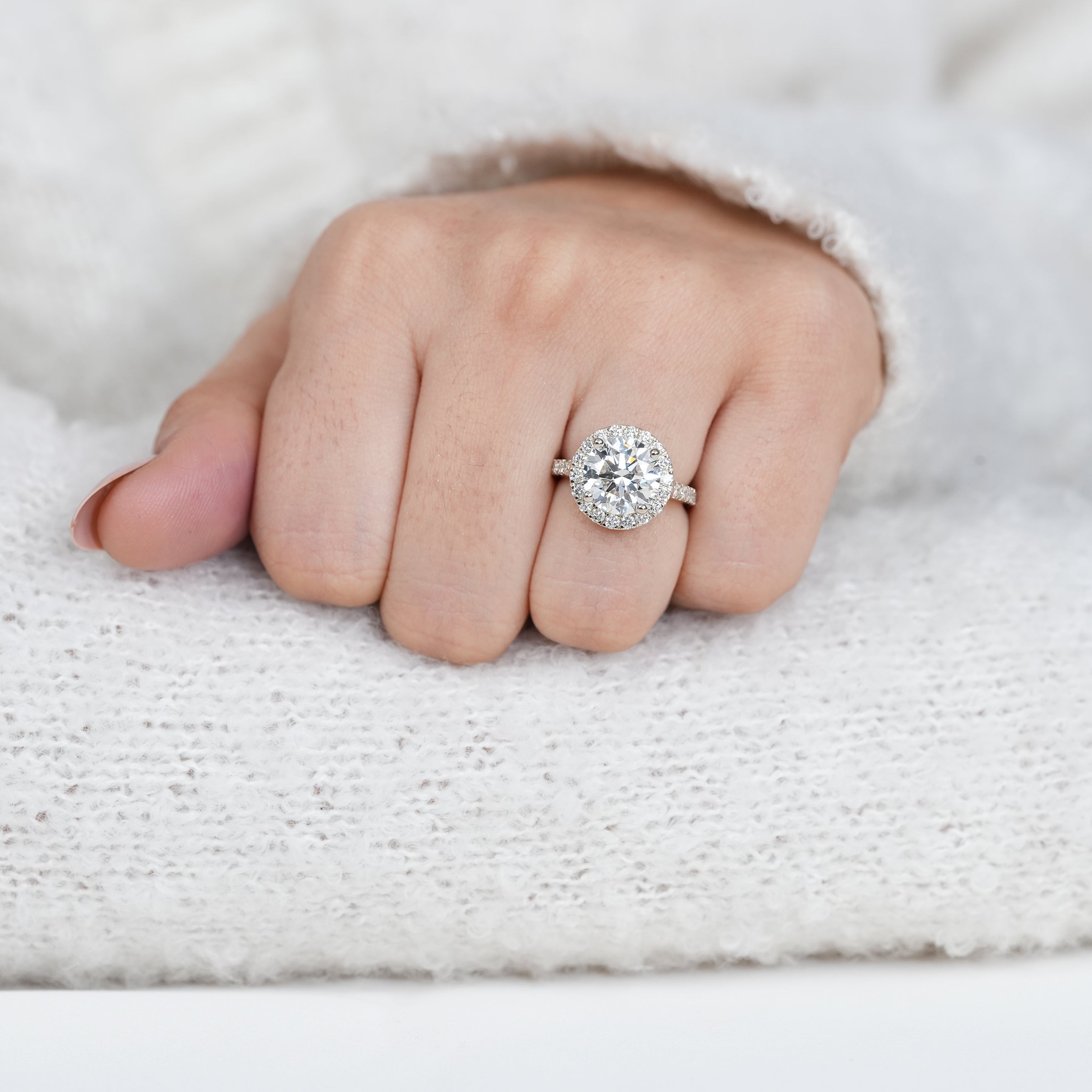 Timeless halo setting showcasing round lab grown diamond brilliance