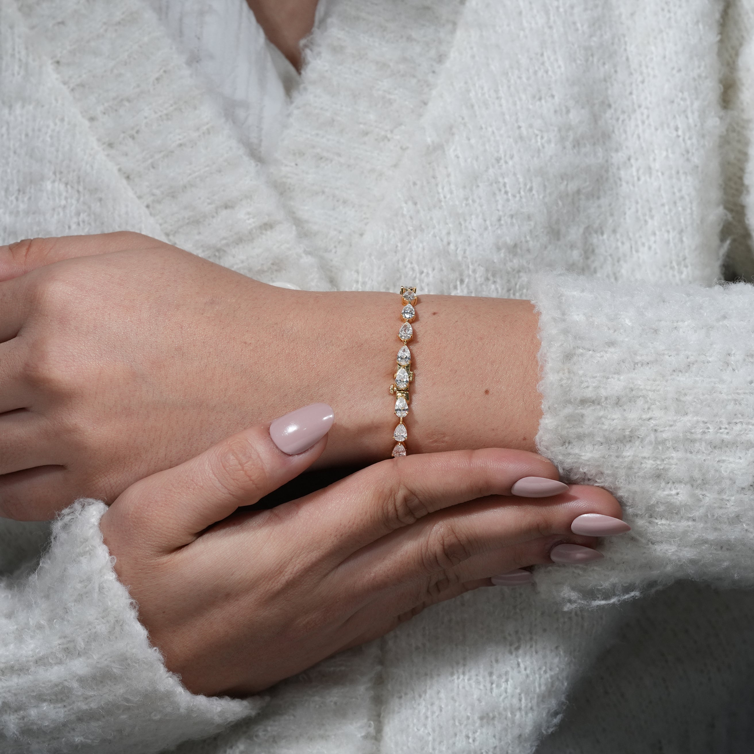 Close up pear lab grown diamond tennis bracelet in gold