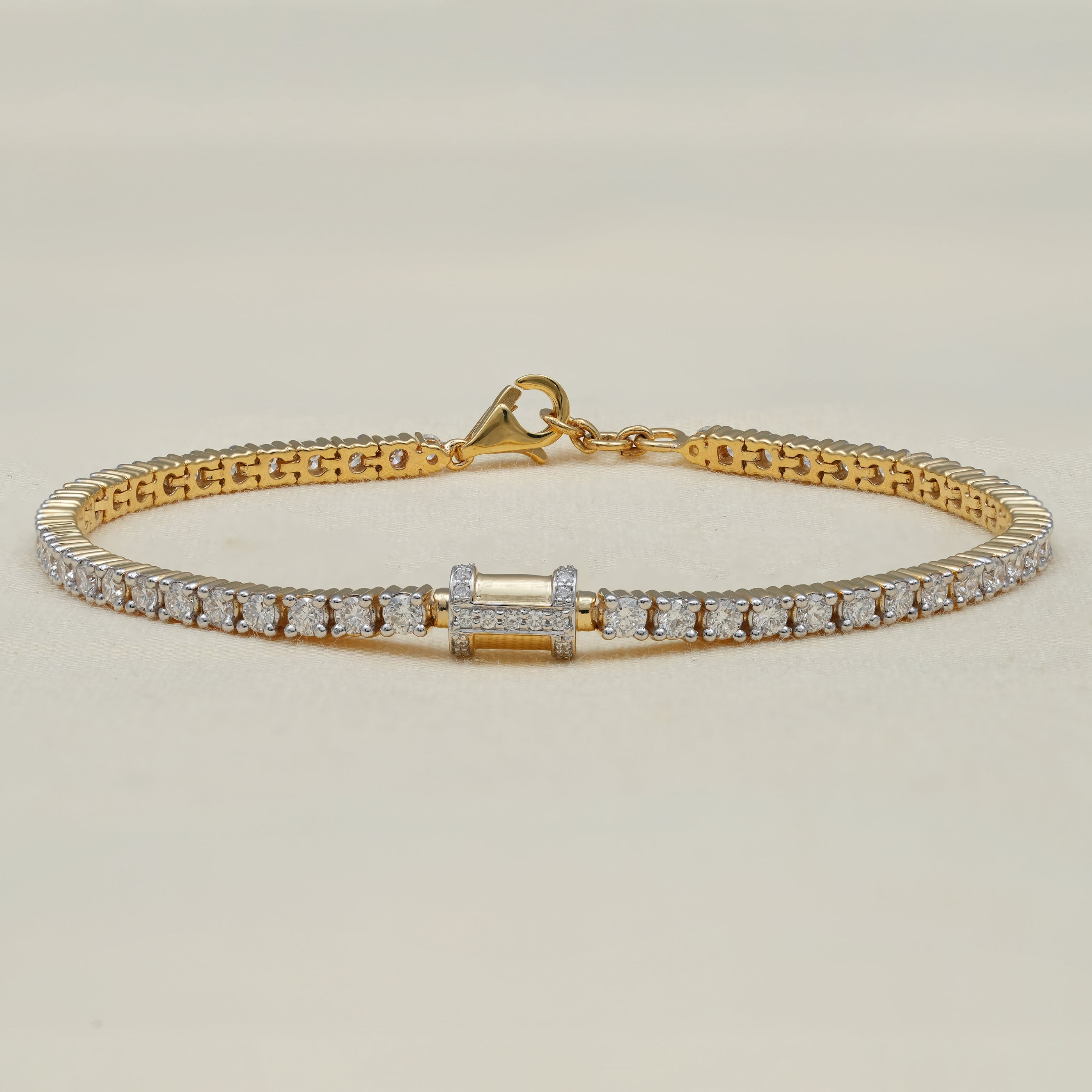 Elegant lab grown diamond tennis bracelet in yellow gold with secure clasp