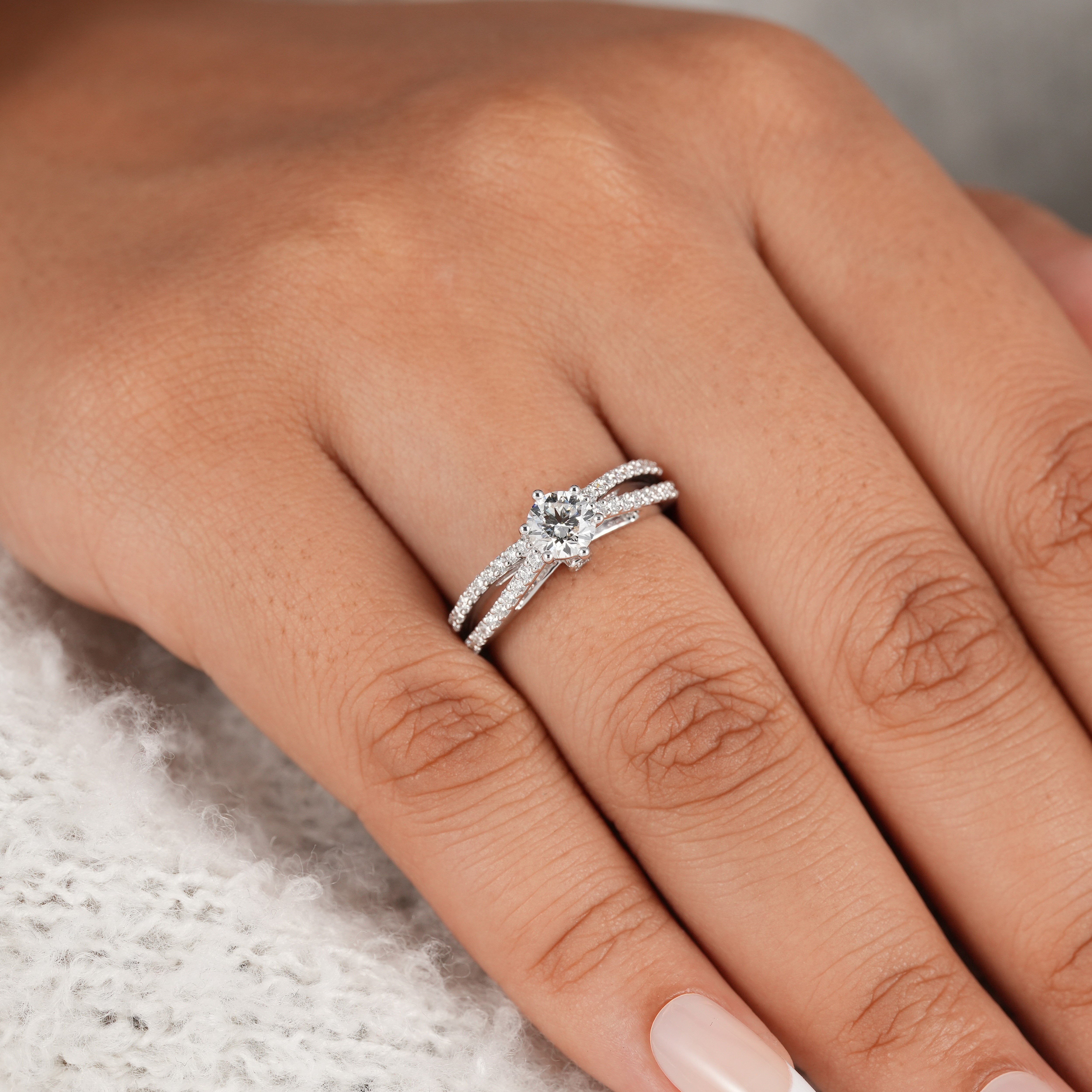 Round Cut Lab Diamond Engagement Ring With Split Shank Band