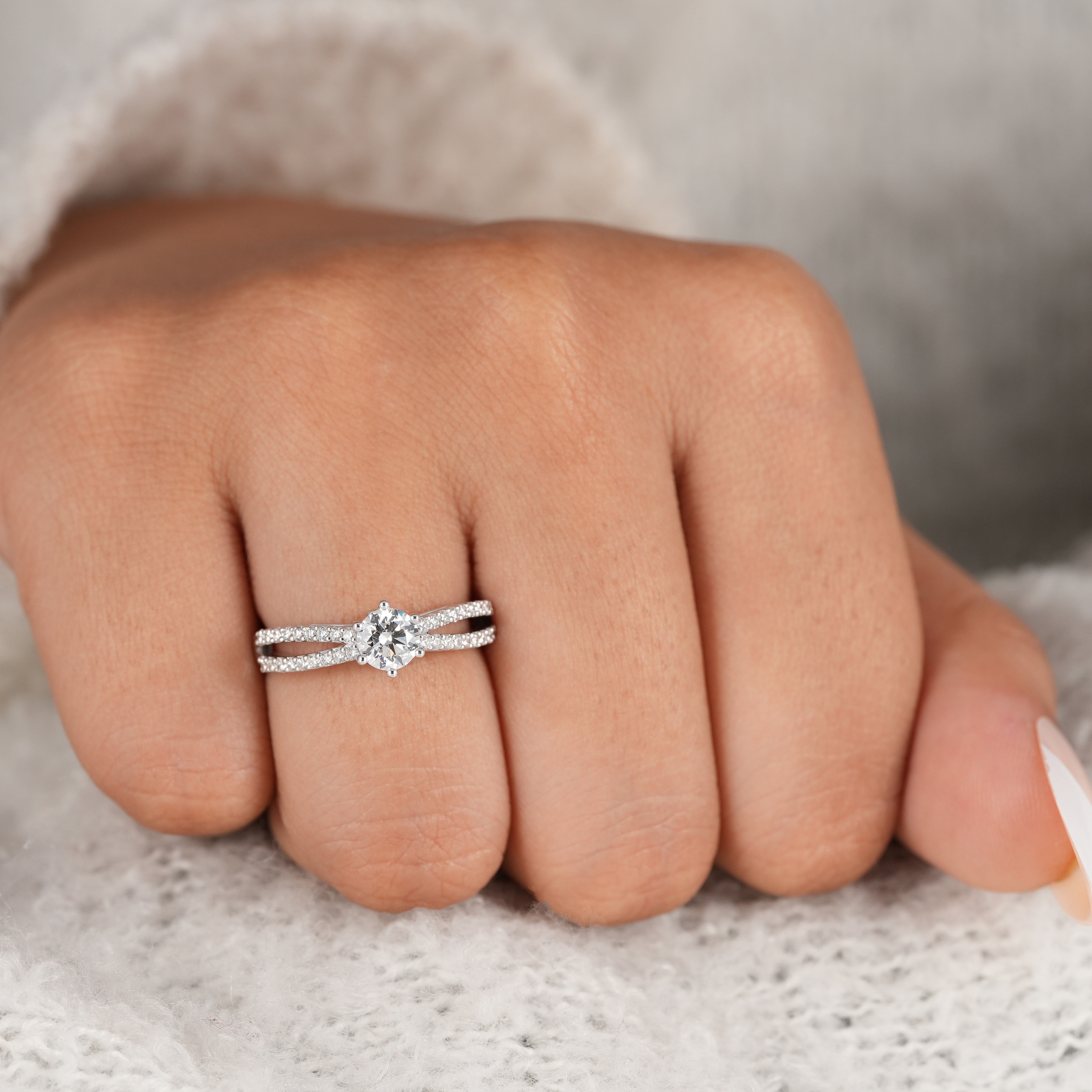 Round Cut Lab Diamond Engagement Ring With Split Shank Band
