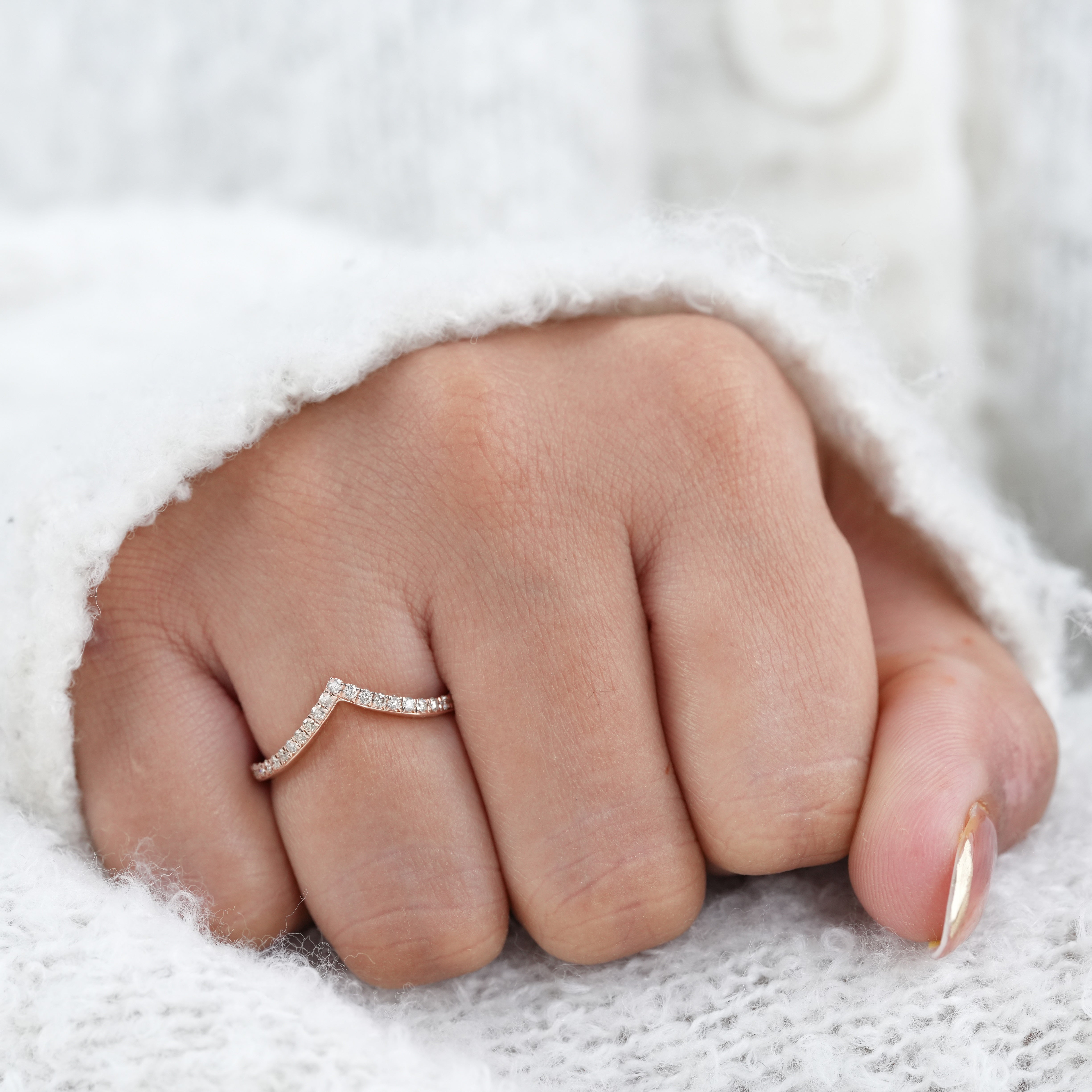 V Shape Lab Diamond Curved Minimalist Wedding Band