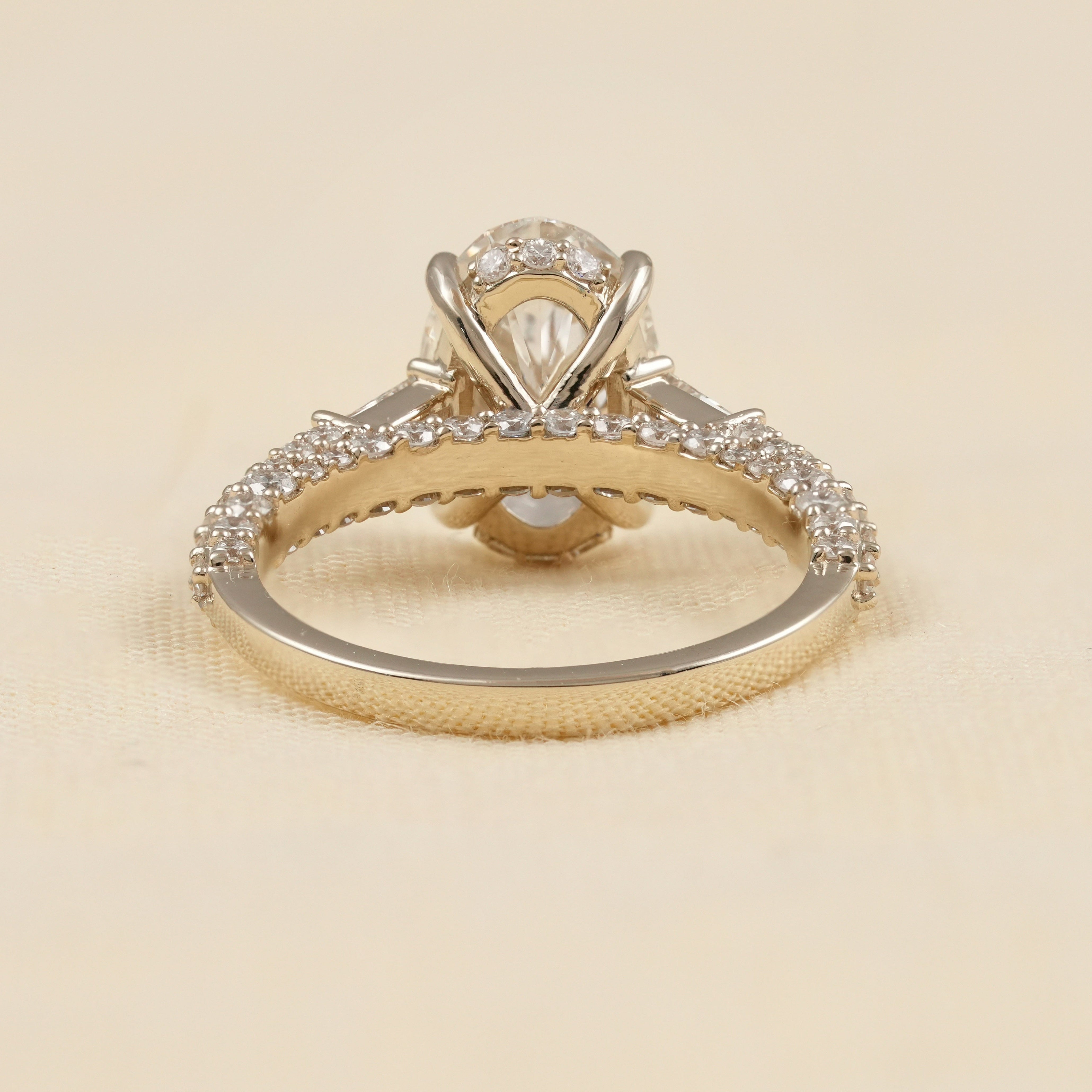 Elegant Oval Diamond Engagement Ring with Baguette Accent Stones