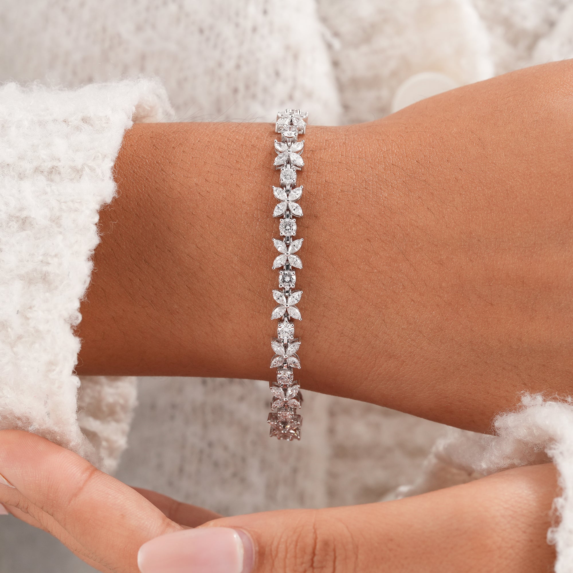 Premium floral inspired diamond bracelet in solid gold.