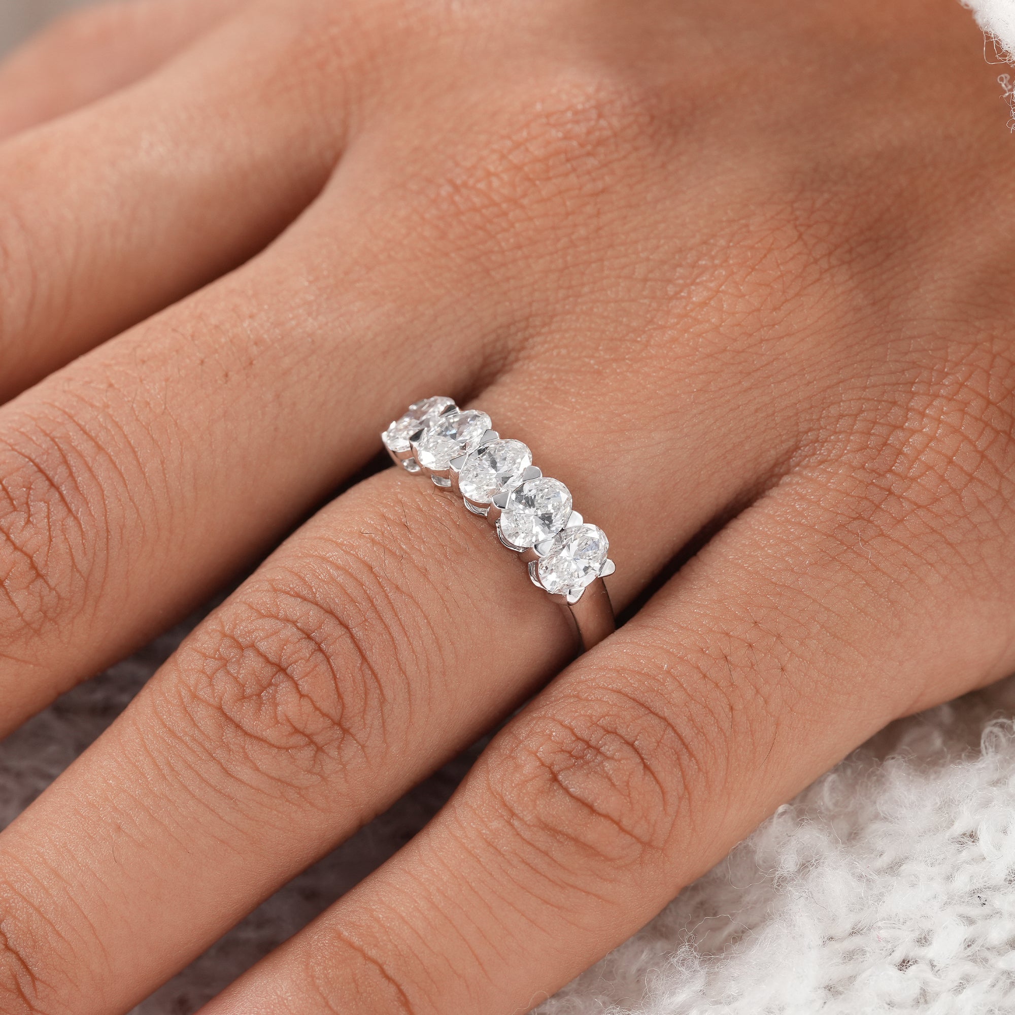 Sustainable oval lab grown diamond wedding ring.