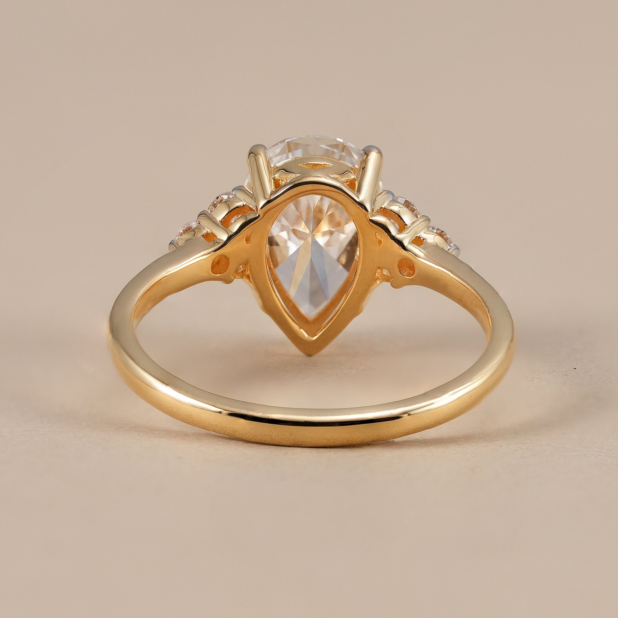 Luxury pear shaped lab diamond wedding ring