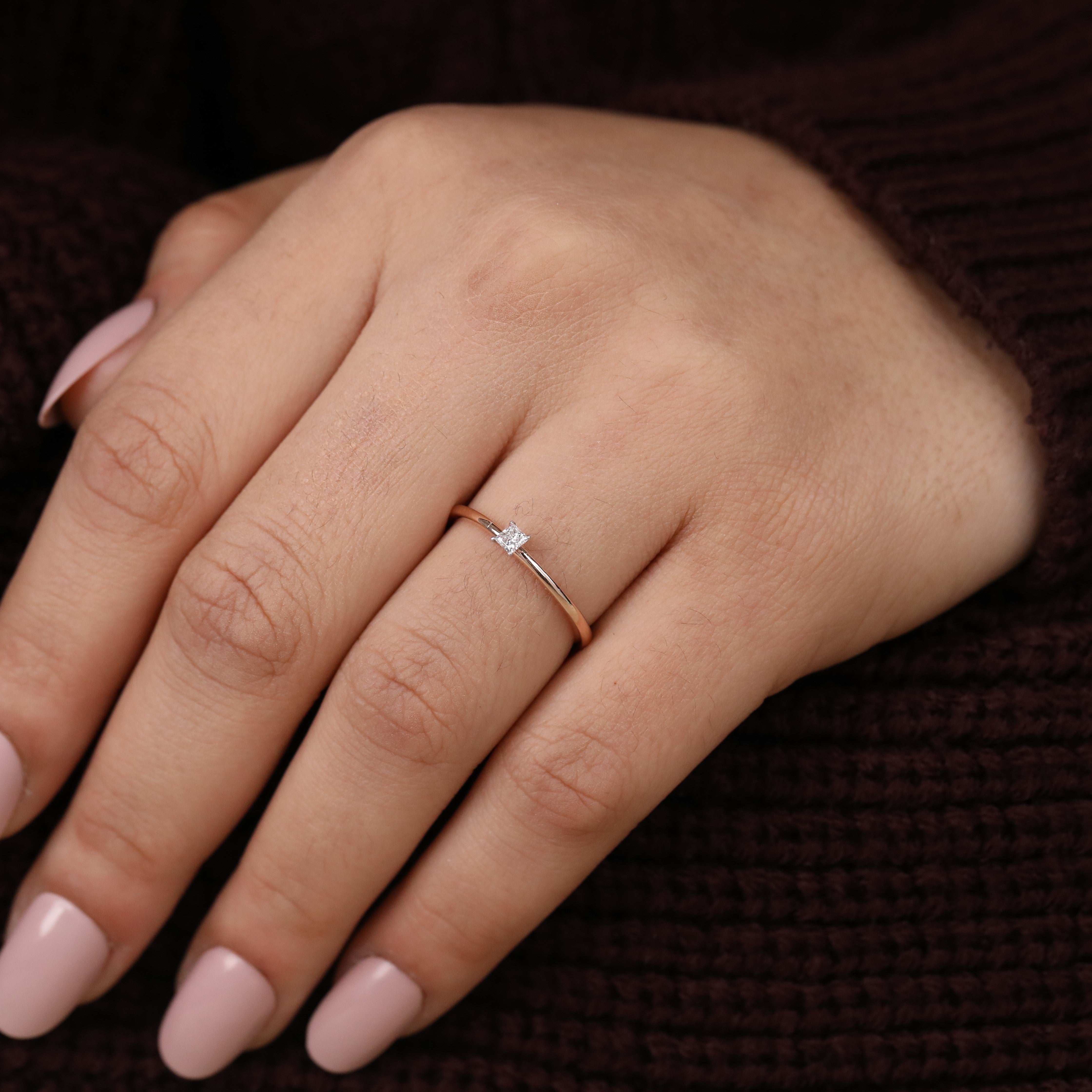 Lightweight minimalist ring with a princess-cut lab-grown diamond centerpiece