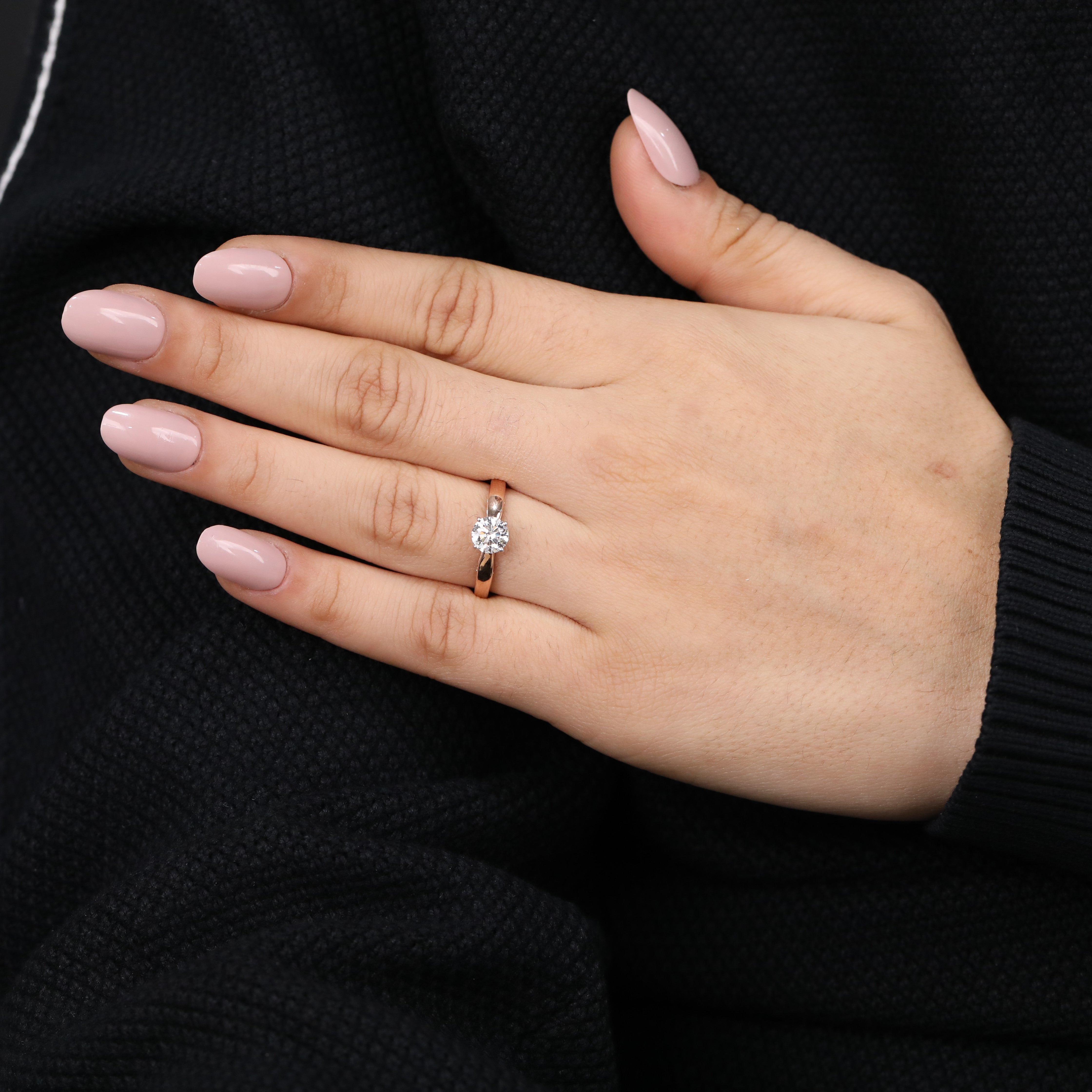 Modern round lab-grown diamond engagement ring offering simple, elegant sparkle