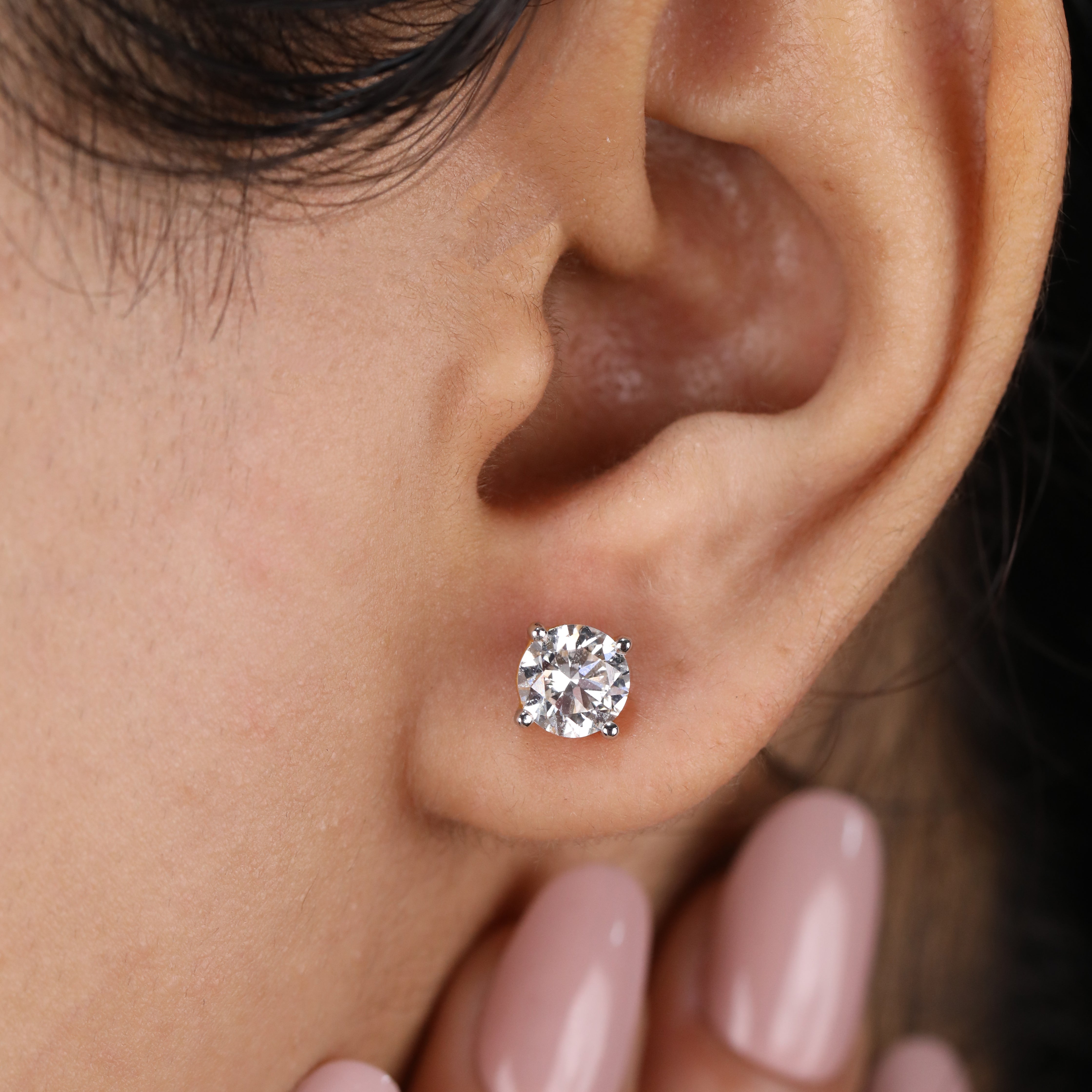 Modern round diamond earrings suited for everyday style or special occasions.