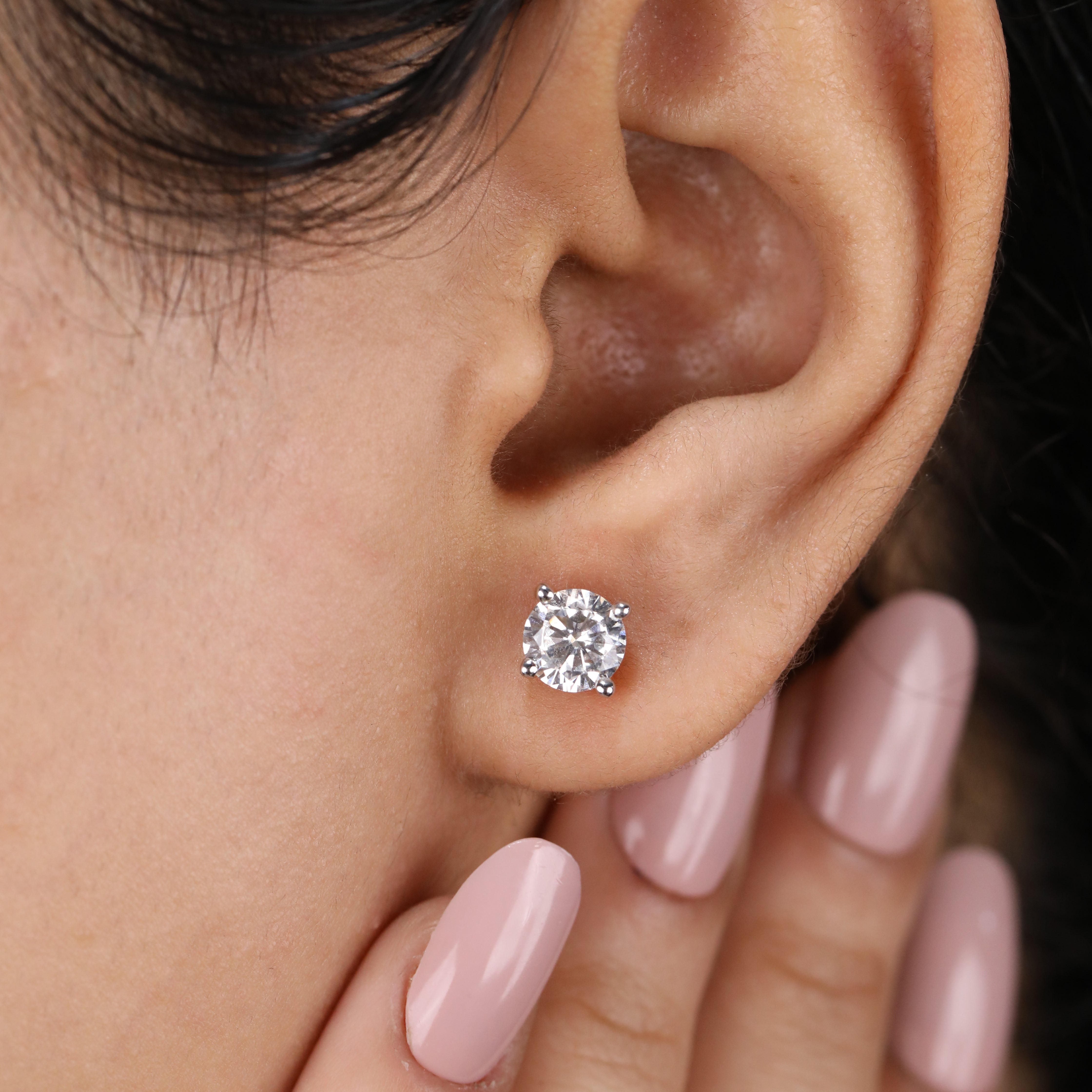 Modern round diamond studs suited for everyday style or special occasions.