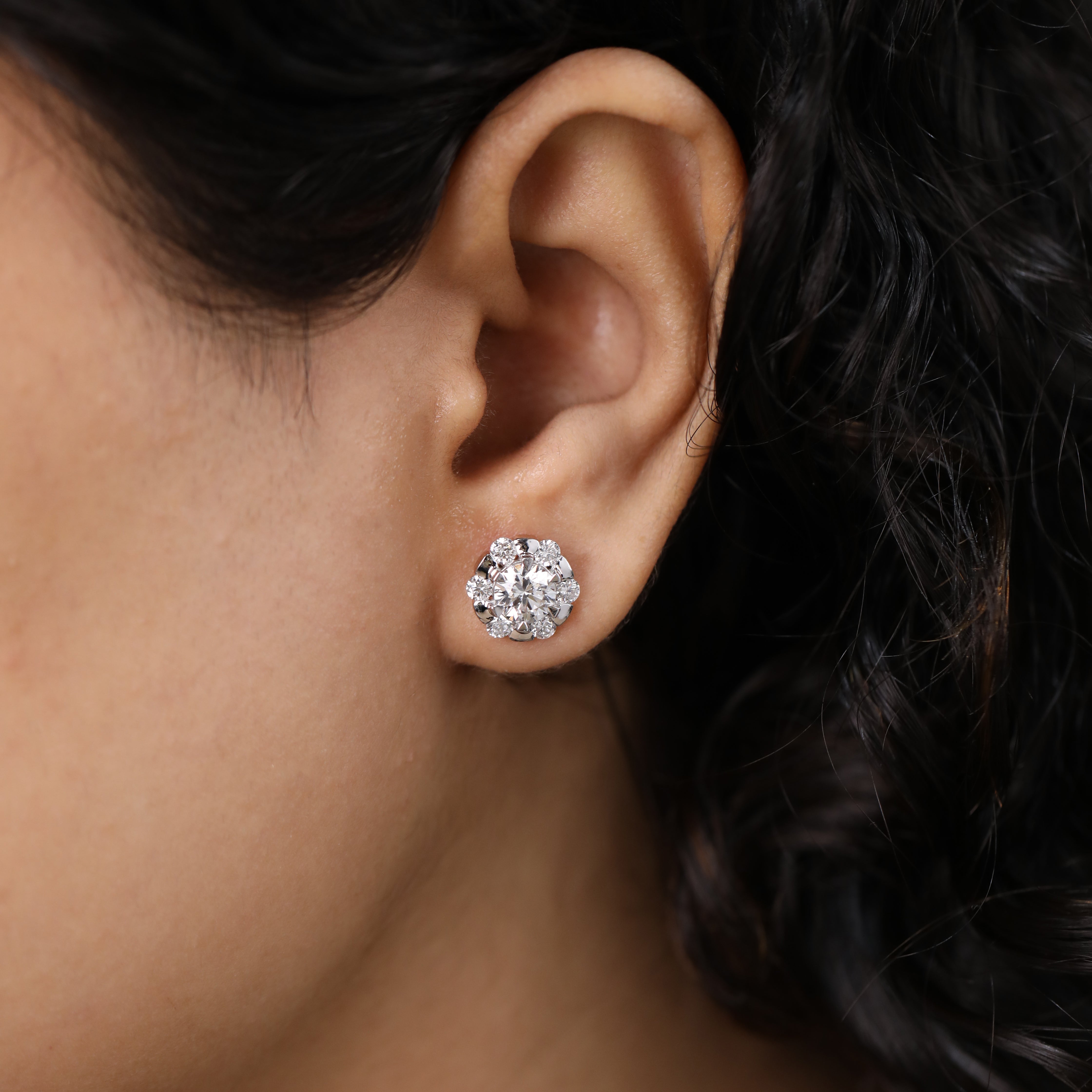 Luxury diamond cluster studs suited for wedding celebrations and party outfits.