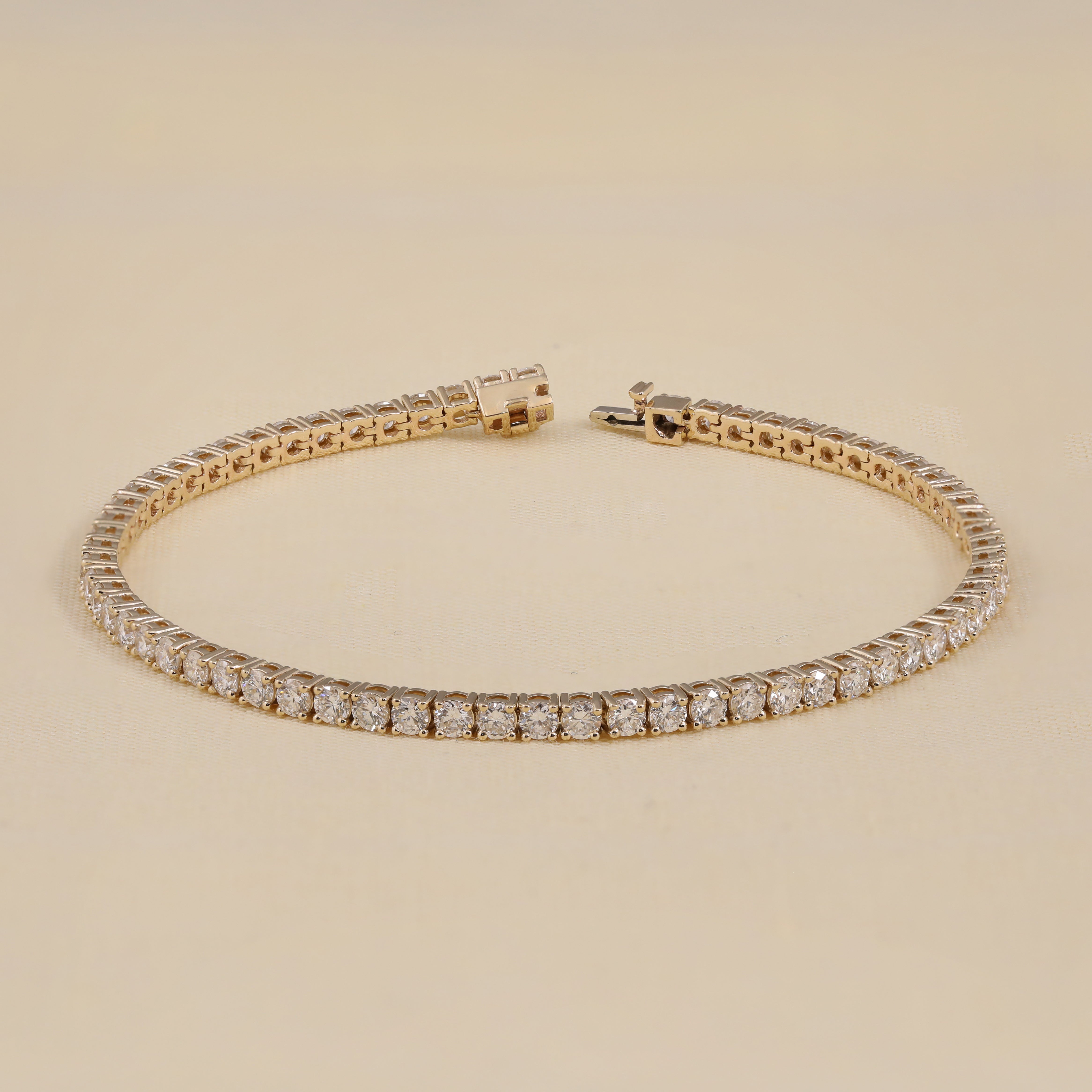 Lab grown diamond tennis bracelet suitable for weddings and parties