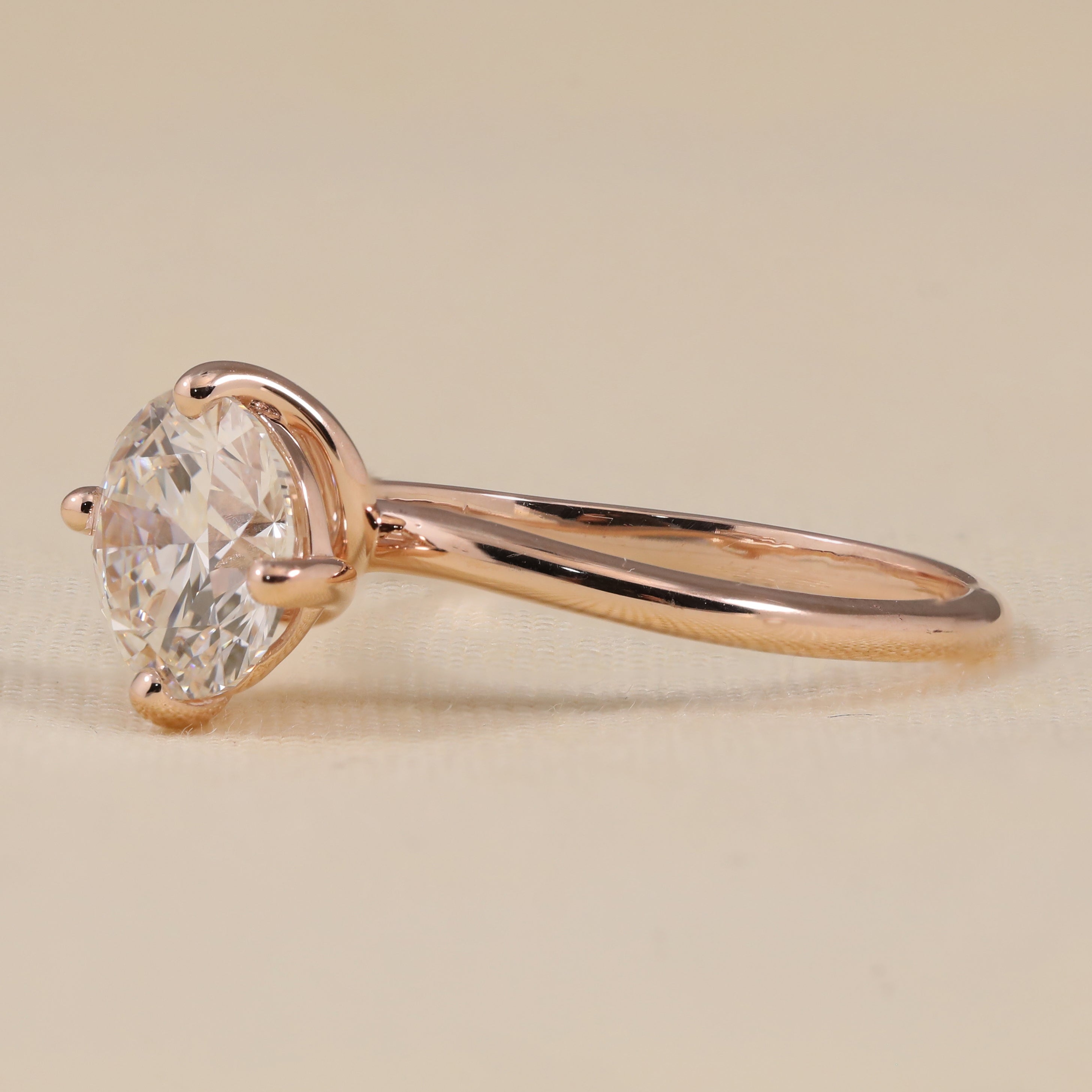 Lab grown round diamond ring for promise commitment