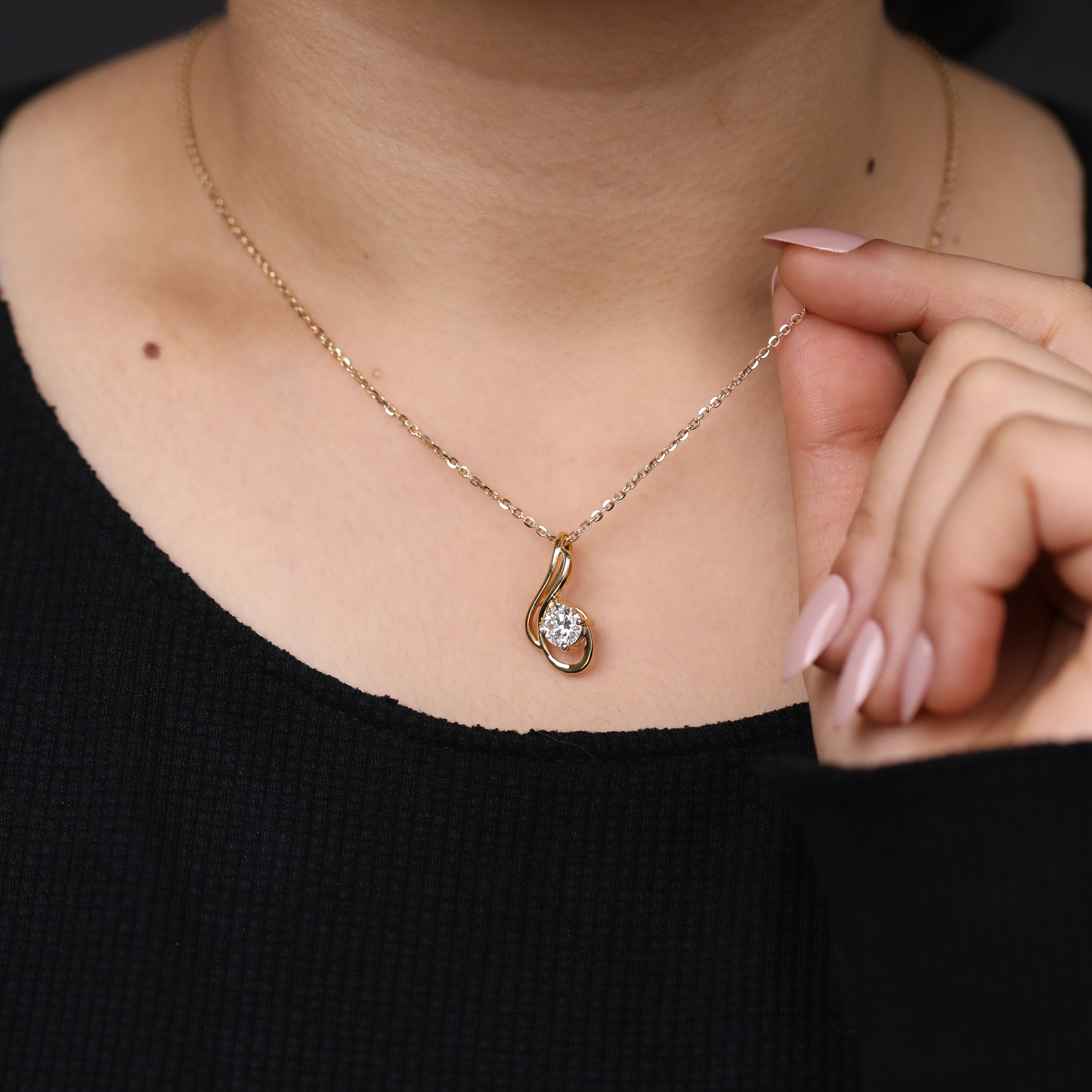 Mother’s Day pendant necklace with lab created diamond