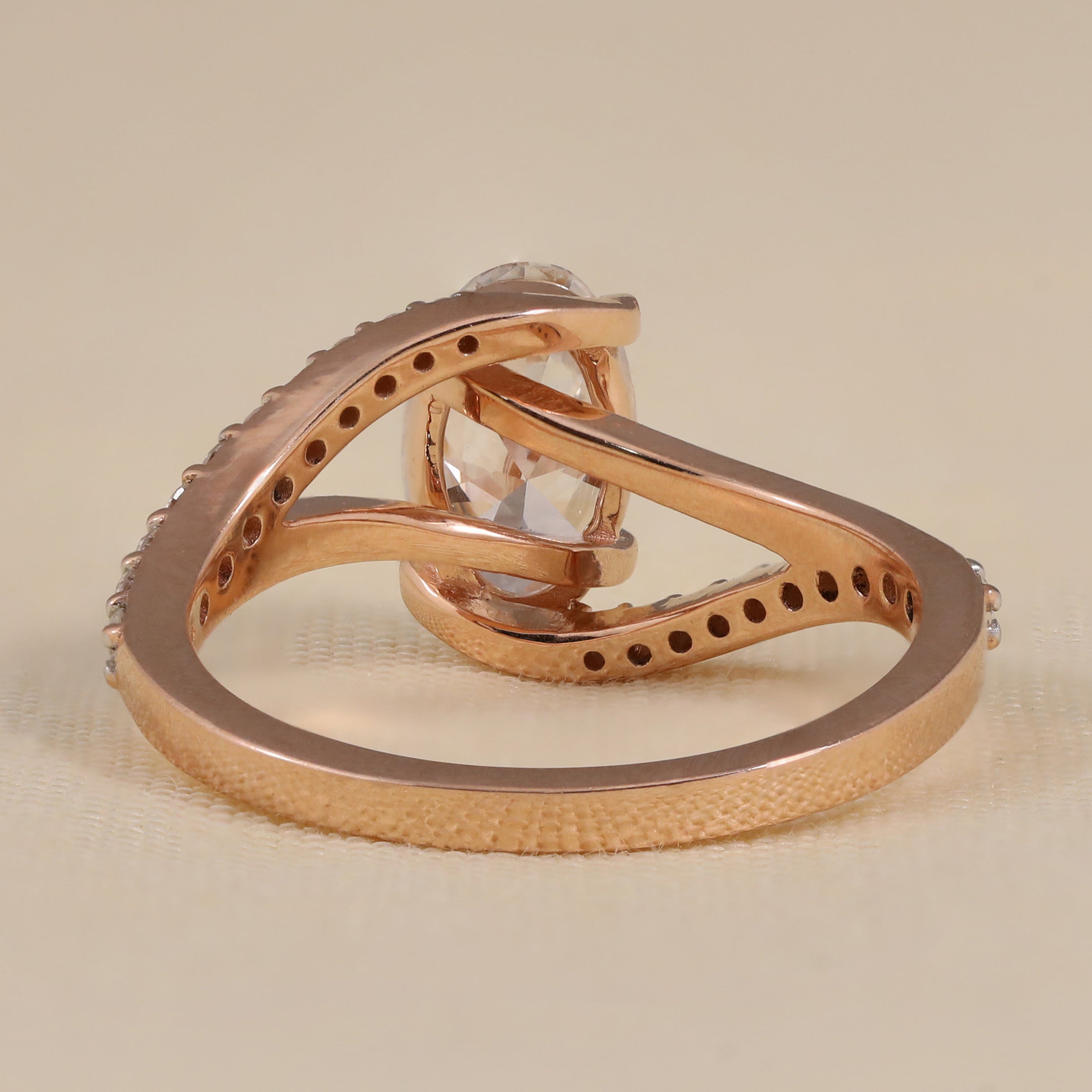 Oval Cut Diamond Solitaire Engagement Ring With Split Shank Band